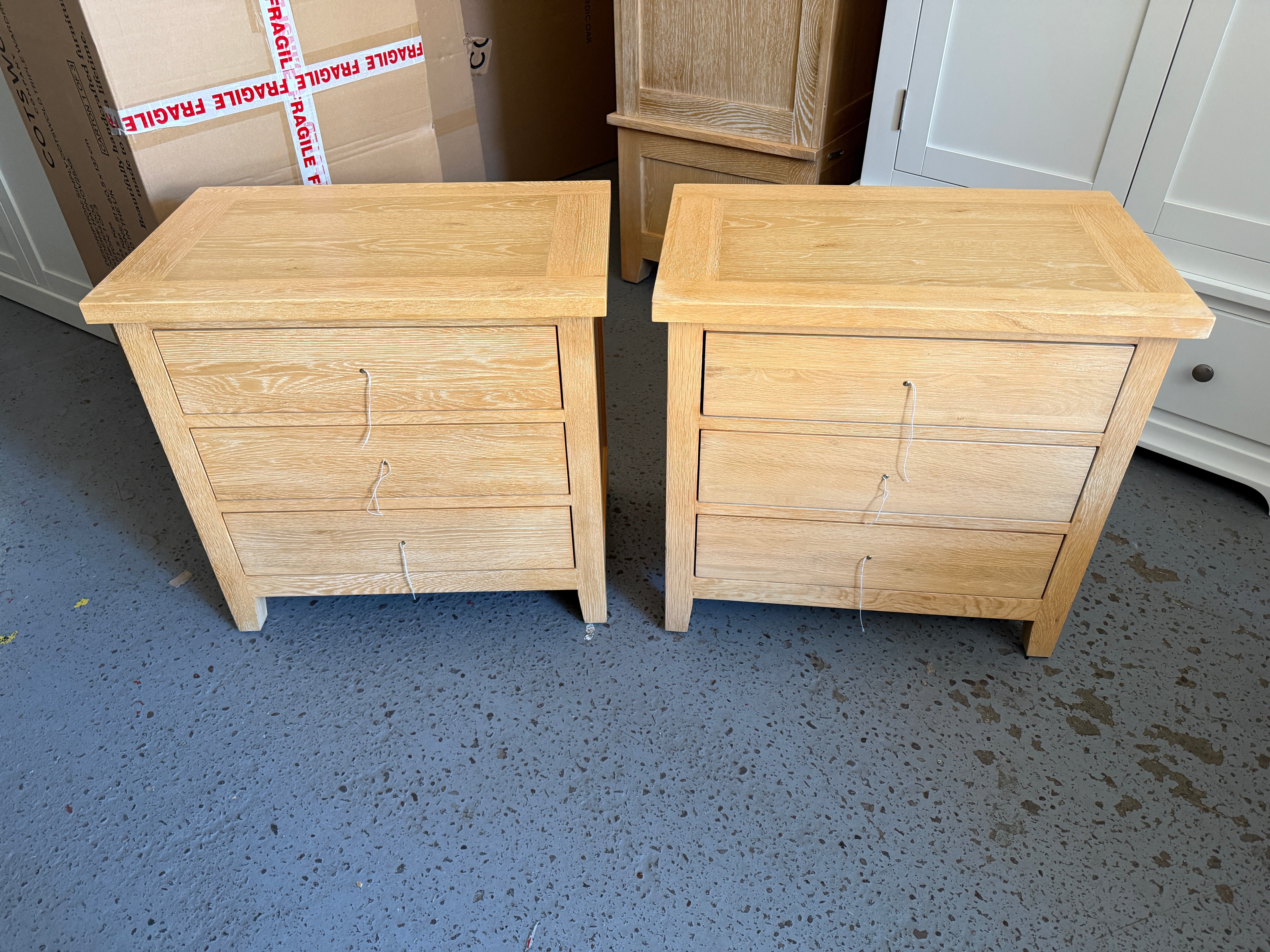 Set Of Two - INGLESHAM WHITEWASH OAK
Jumbo Bedside Table Quality Furniture Clearance Ltd
