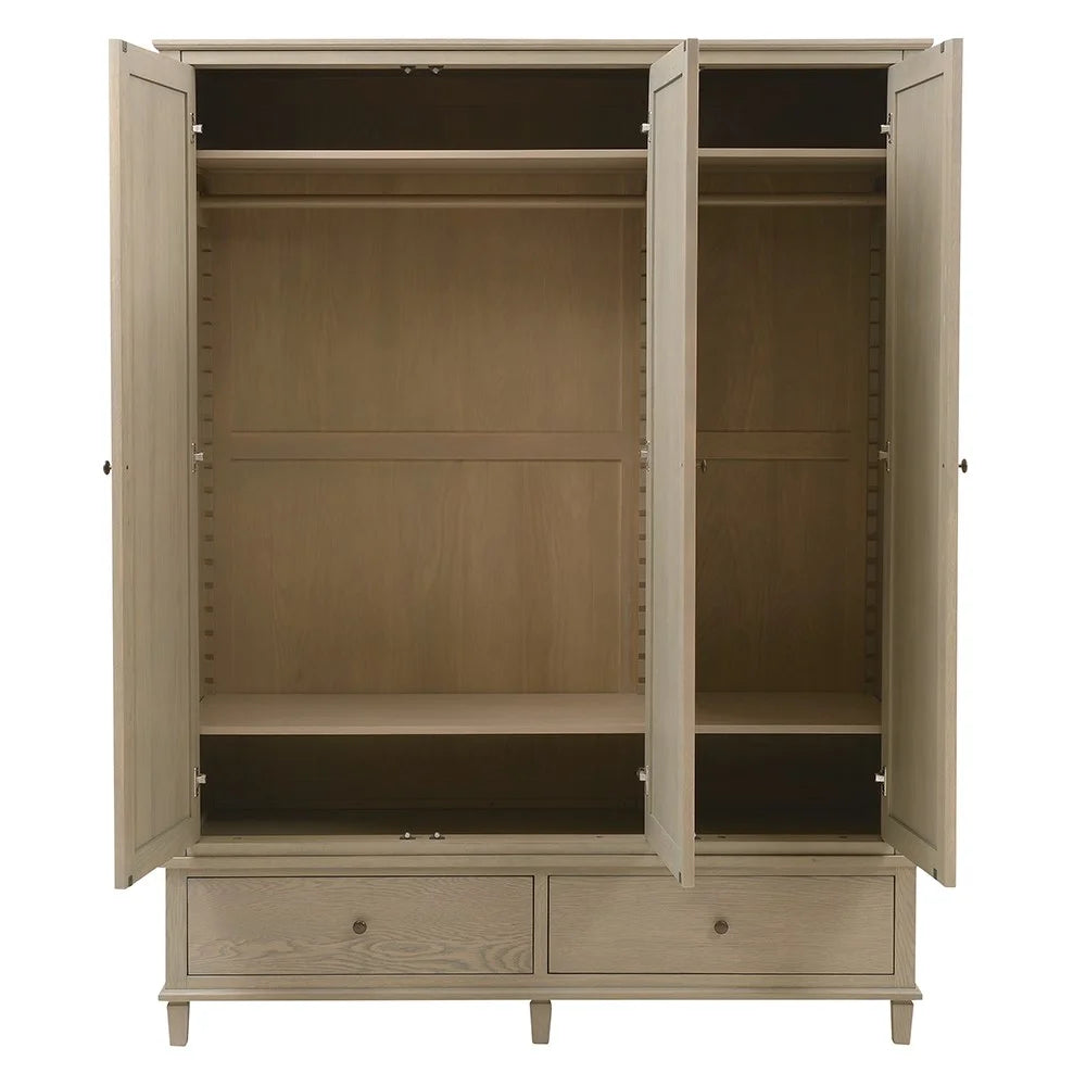 BIBURY SMOKED OAK
Triple Wardrobe Quality Furniture Clearance Ltd