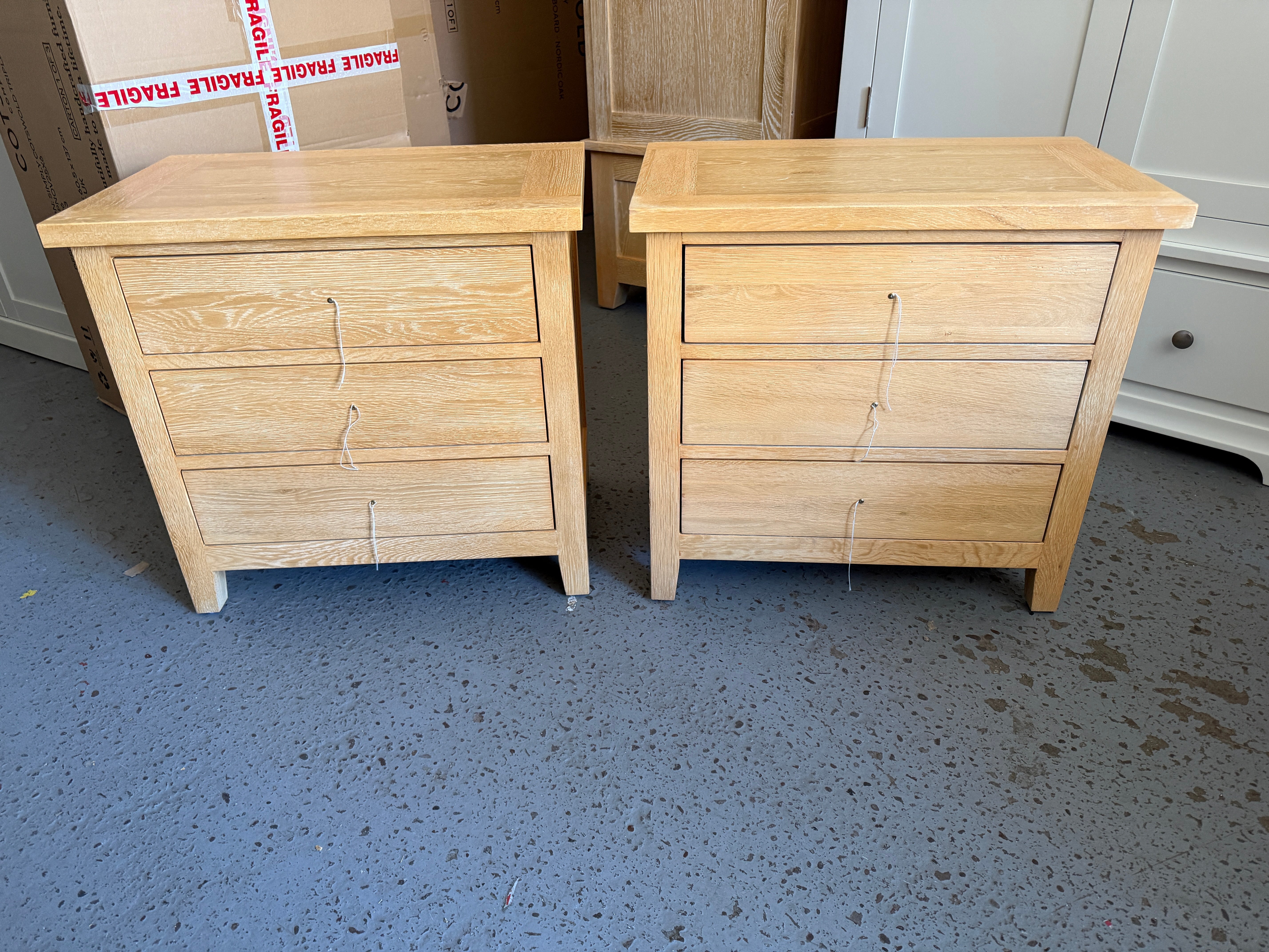 Set Of Two - INGLESHAM WHITEWASH OAK
Jumbo Bedside Table Quality Furniture Clearance Ltd