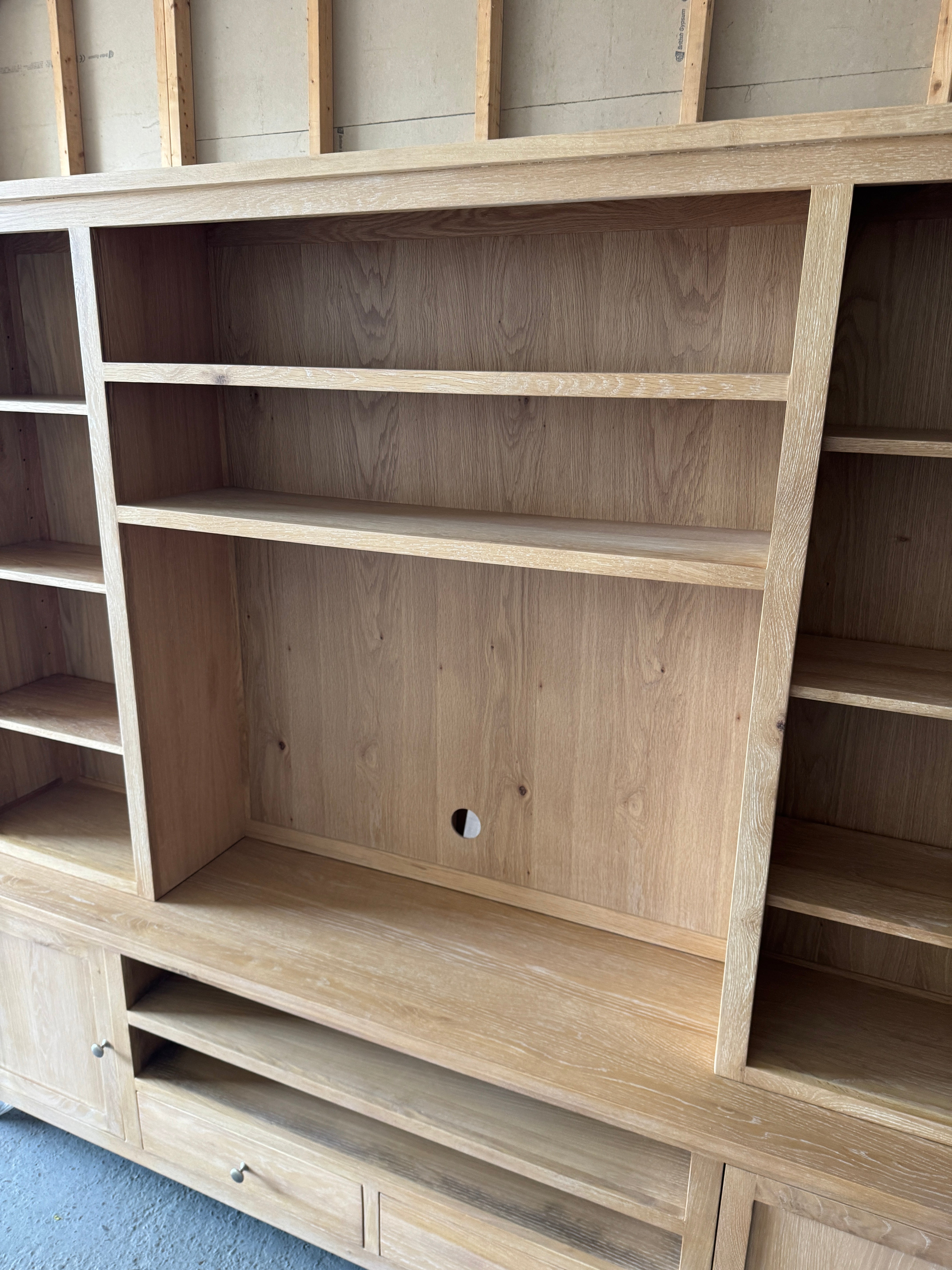 INGLESHAM WHITEWASH OAK
TV and Media Storage Unit Quality Furniture Clearance Ltd