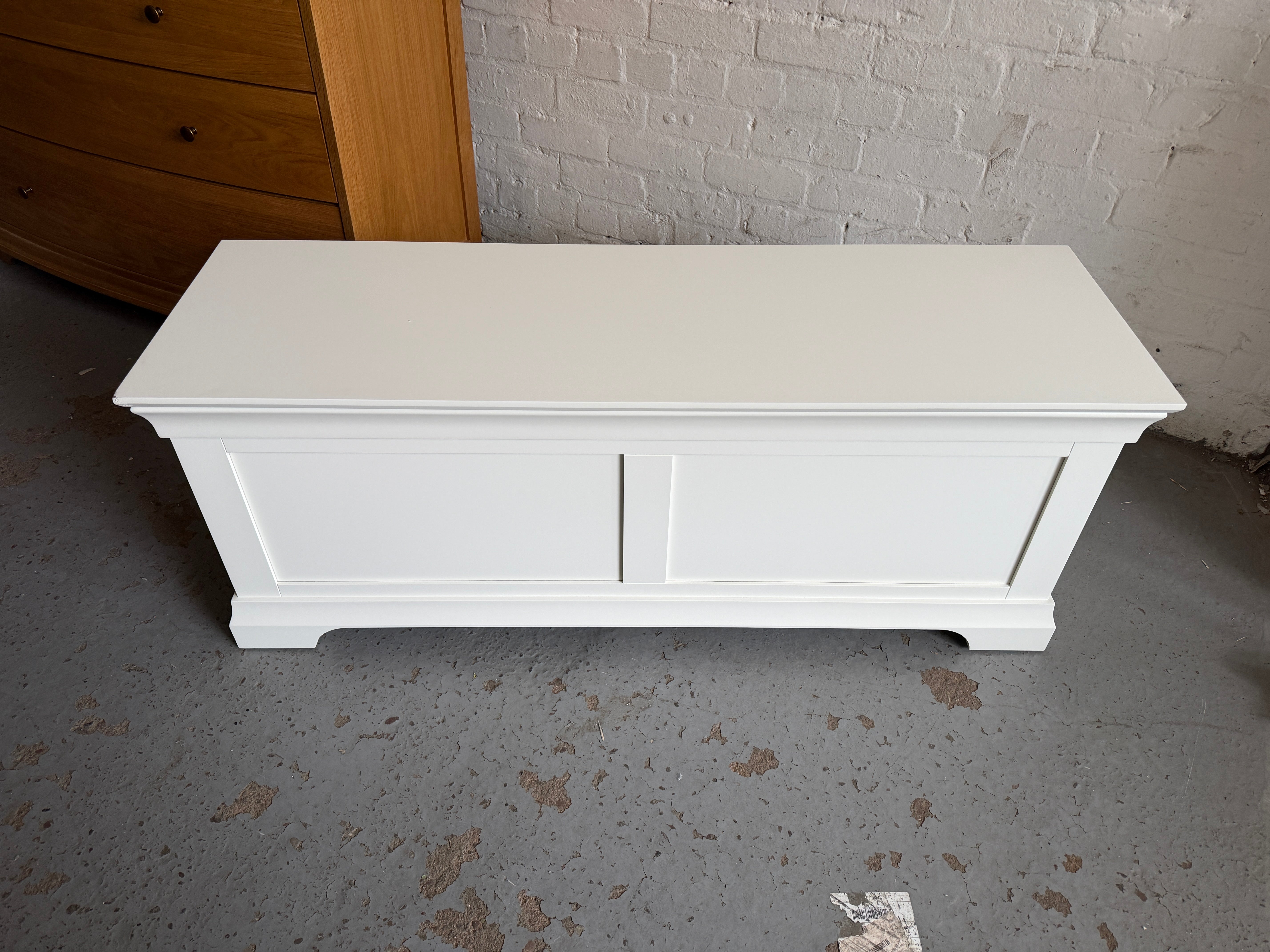 Chantilly Warm White Wide Blanket Box furniture delivered