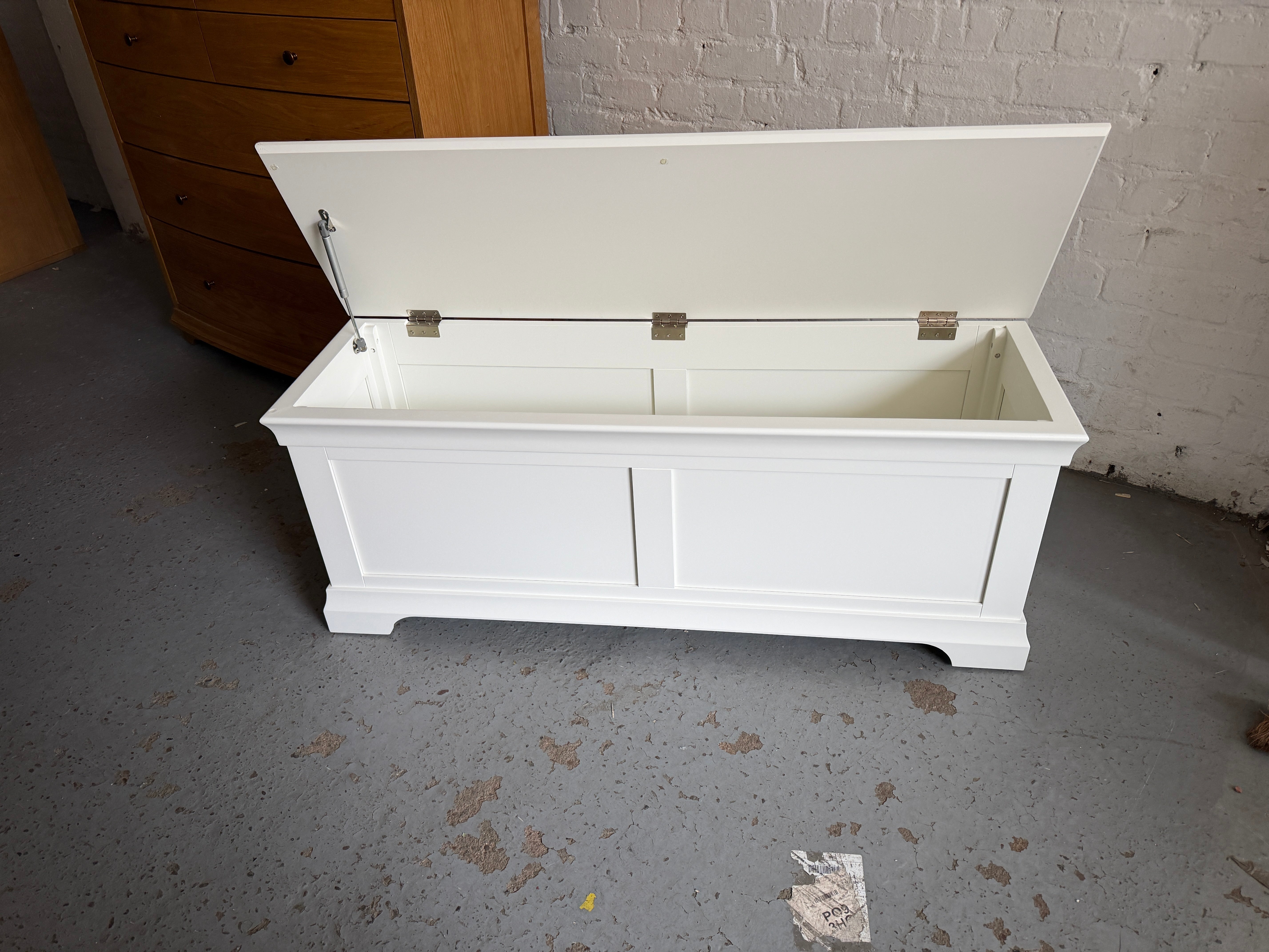 Chantilly Warm White Wide Blanket Box furniture delivered