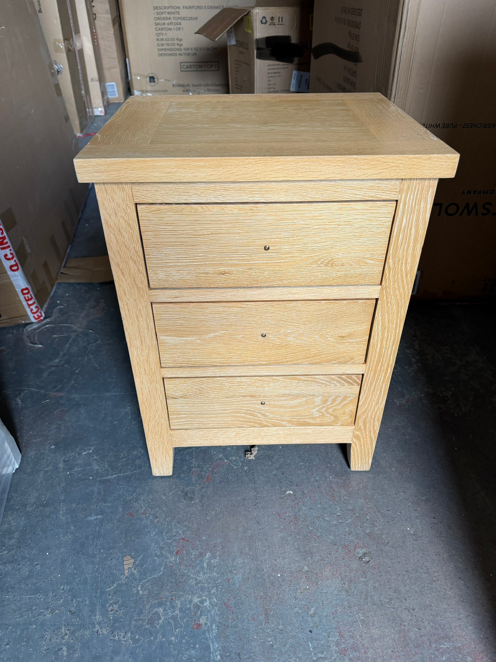 INGLESHAM WHITEWASH OAK
3 Drawer Bedside Table Quality Furniture Clearance Ltd