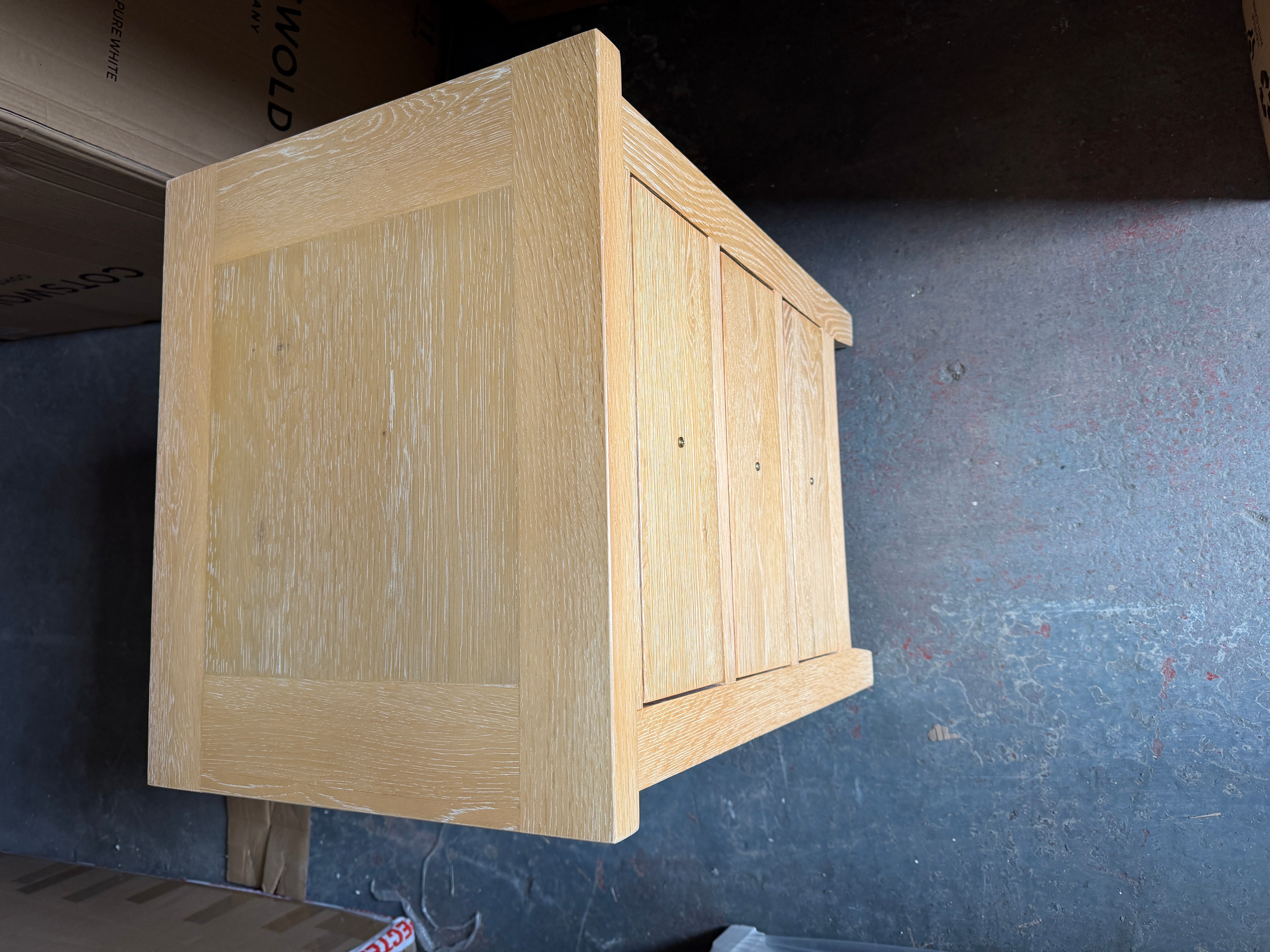 INGLESHAM WHITEWASH OAK
3 Drawer Bedside Table Quality Furniture Clearance Ltd