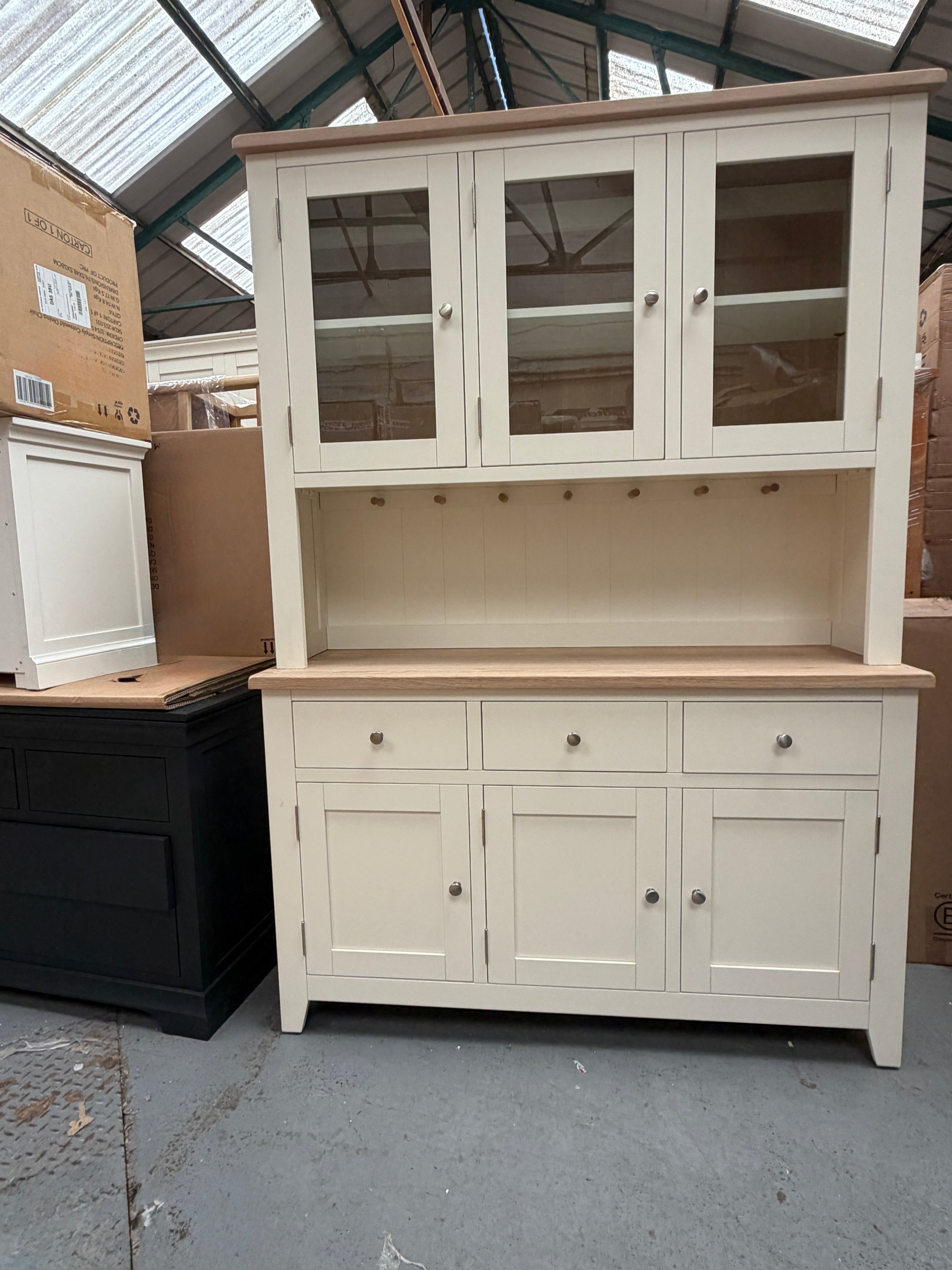 CHESTER CLASSIC CREAM
Large Dresser Quality Furniture Clearance Ltd