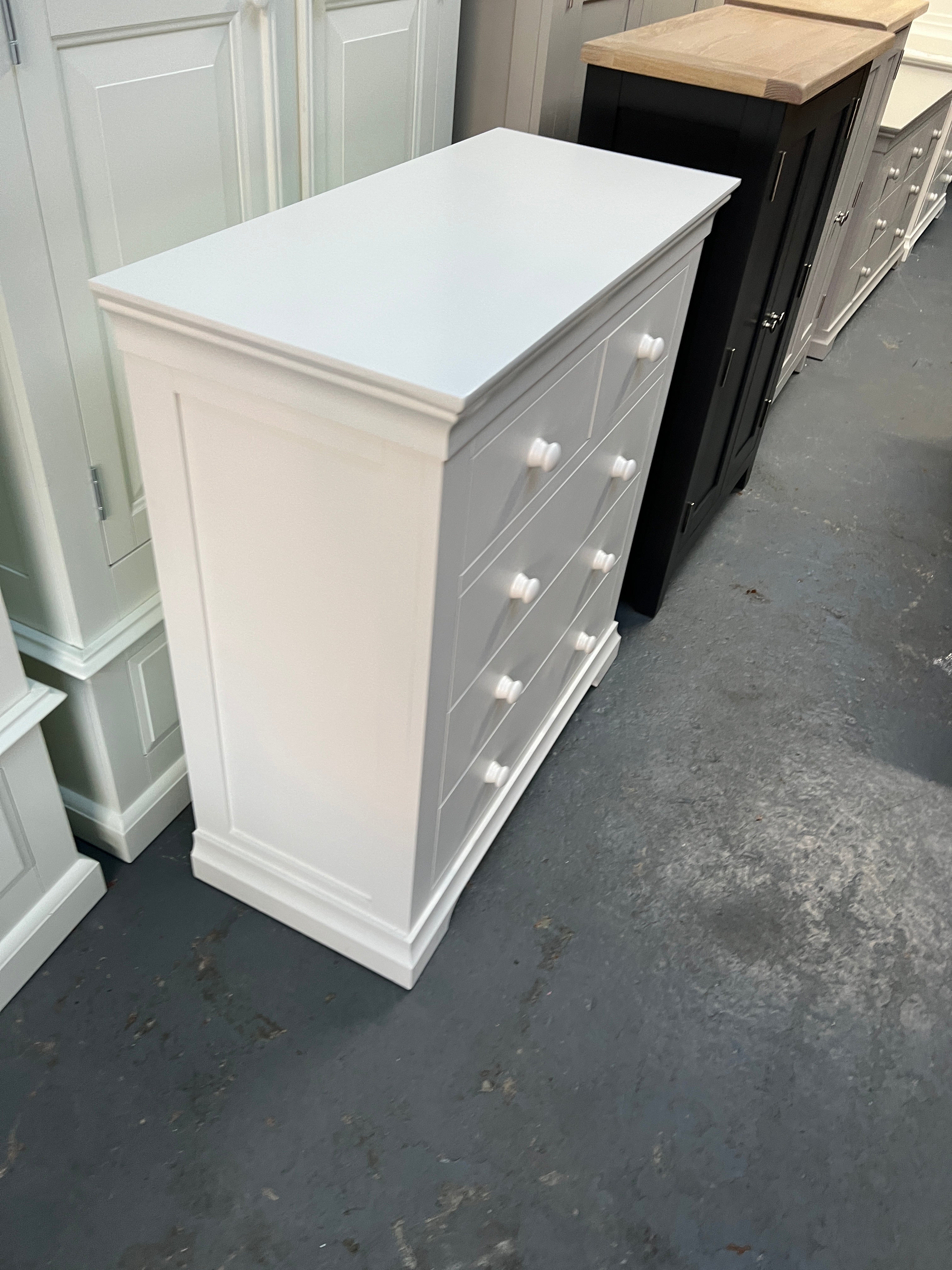 CHANTILLY WARM WHITE
5 Drawer Chest furniture delivered