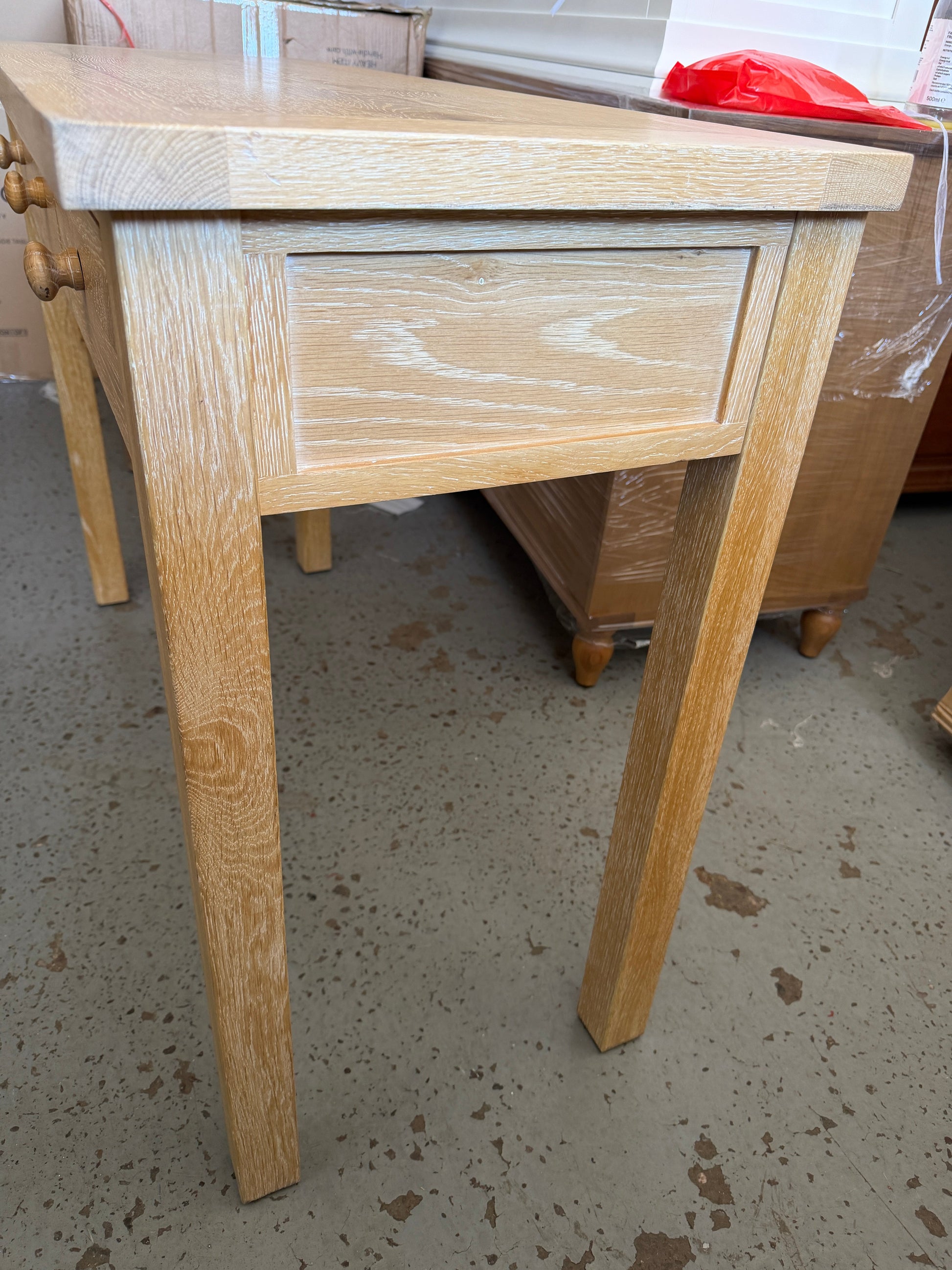 INGLESHAM WHITEWASH OAK
Console Desk Quality Furniture Clearance Ltd