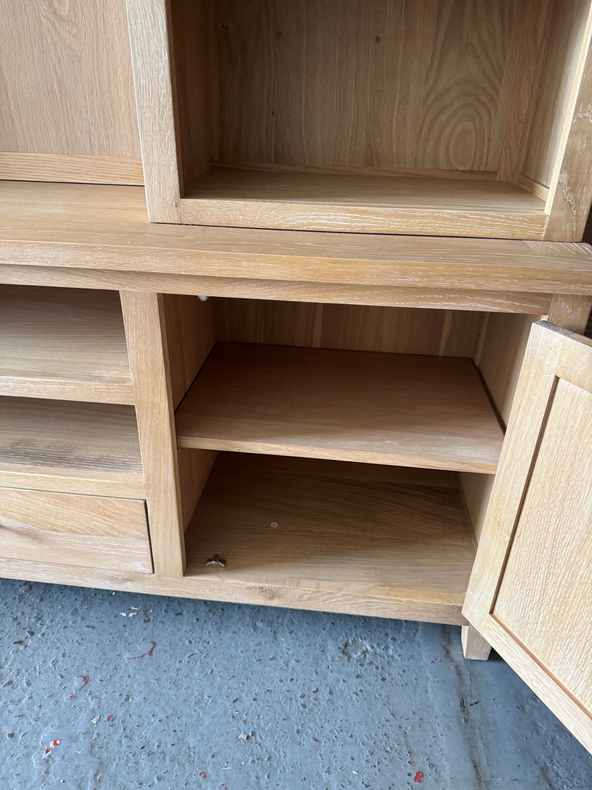 INGLESHAM WHITEWASH OAK
TV and Media Storage Unit Quality Furniture Clearance Ltd