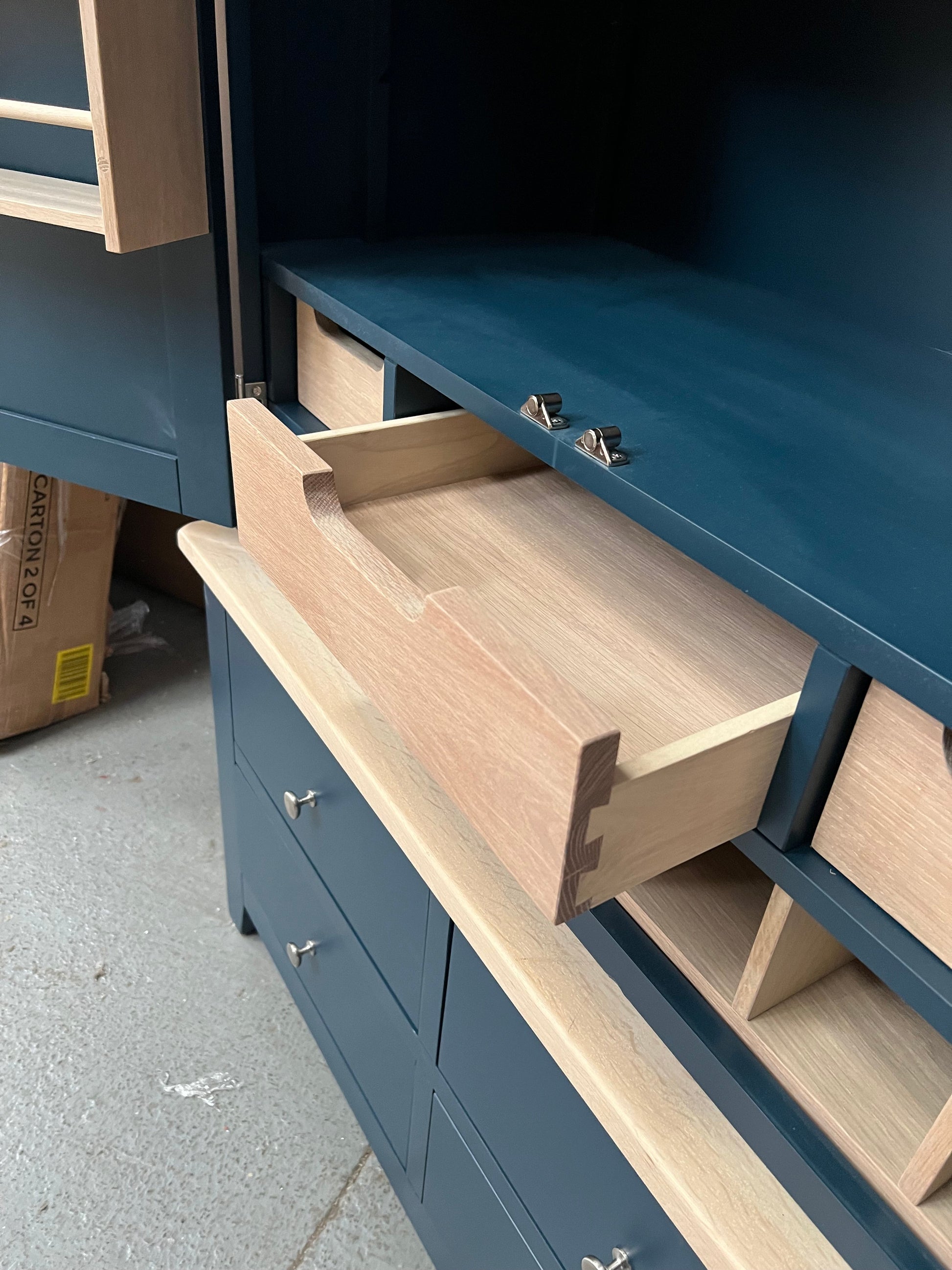 CHESTER MIDNIGHT BLUE
Double Larder Quality Furniture Clearance Ltd