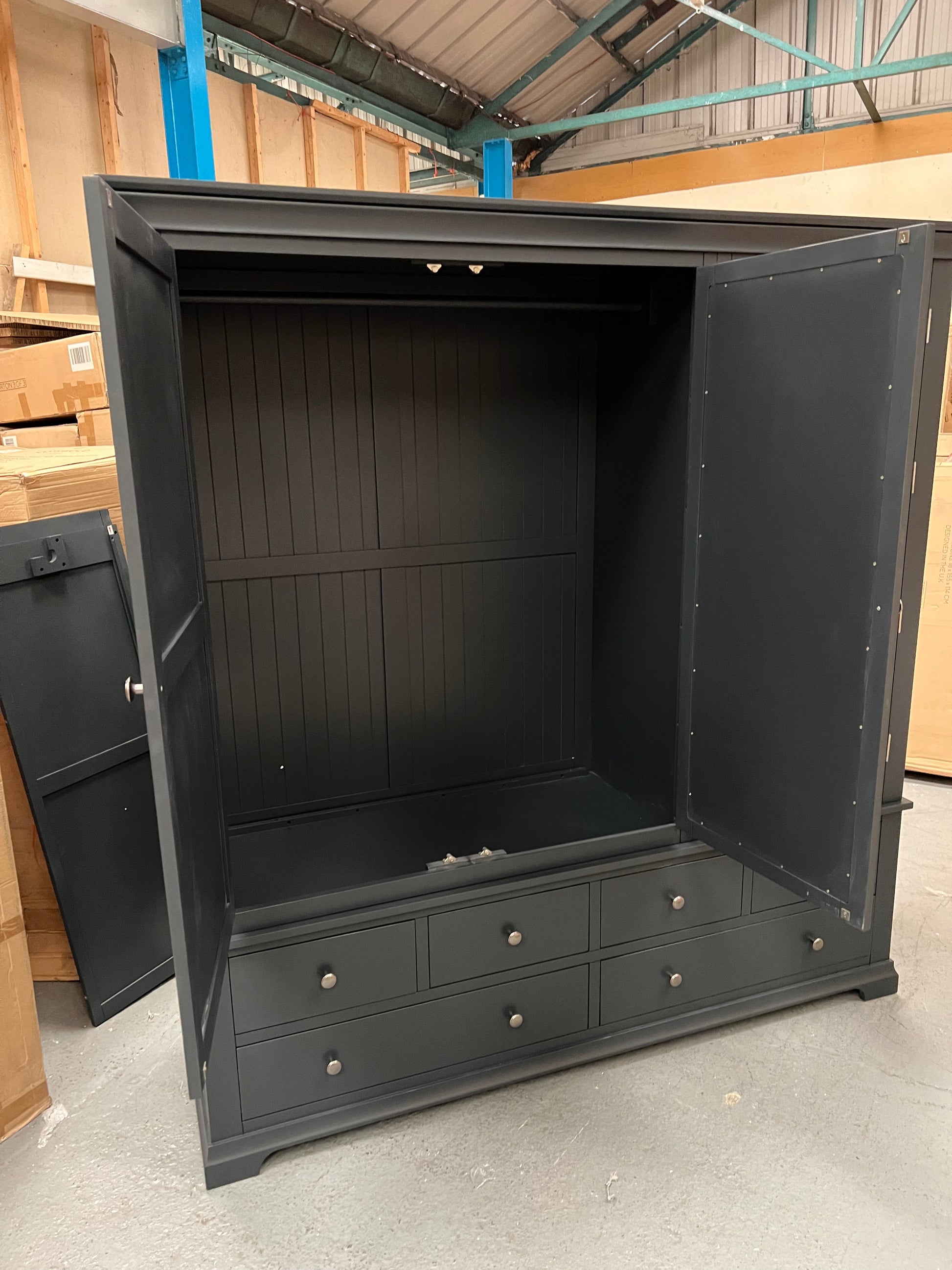 CHANTILLY DUSKY BLACK Grand Triple Wardrobe Quality Furniture Clearance Ltd