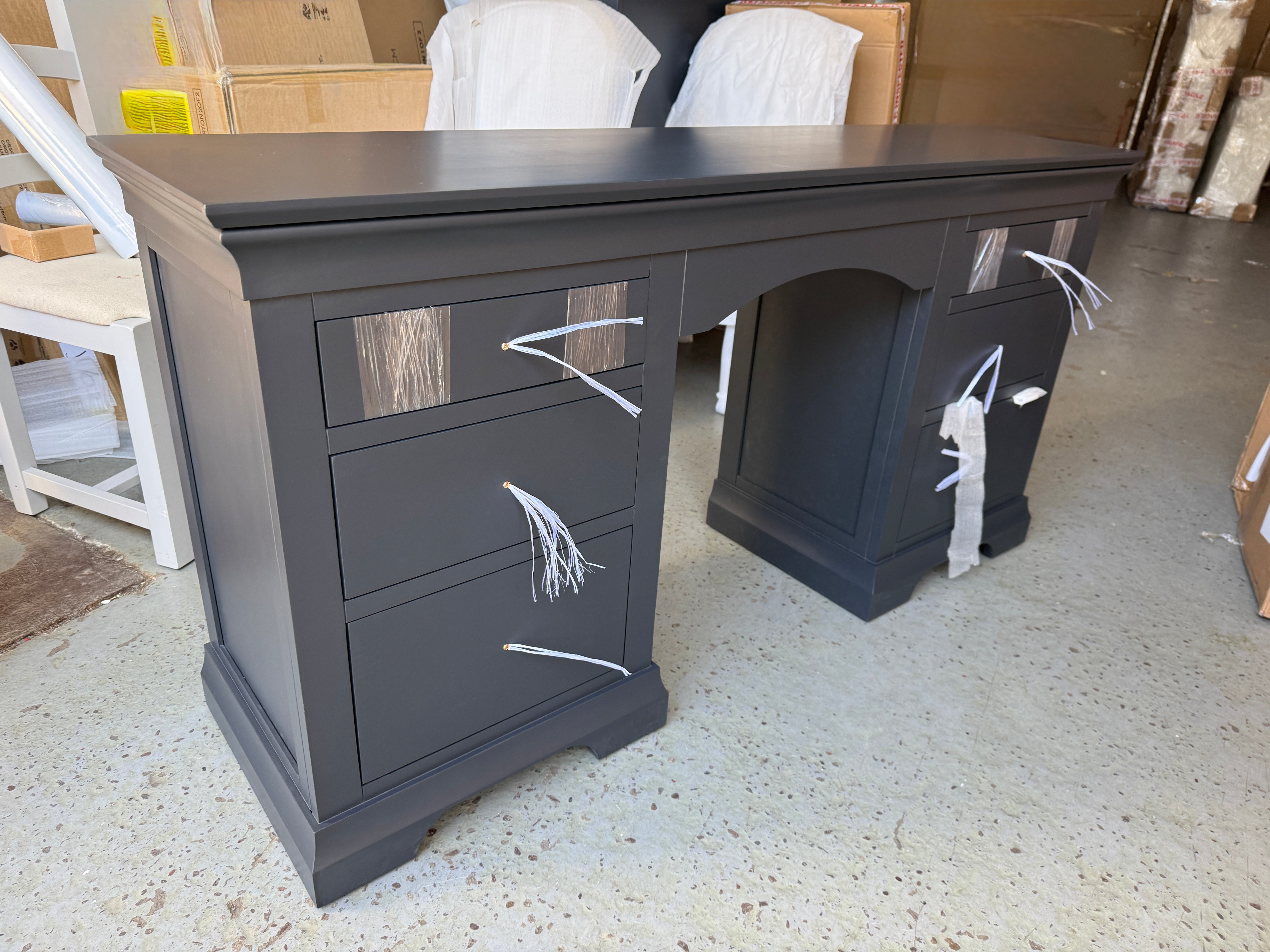 CHANTILLY DUSKY BLACK
Dressing Table Quality Furniture Clearance Ltd