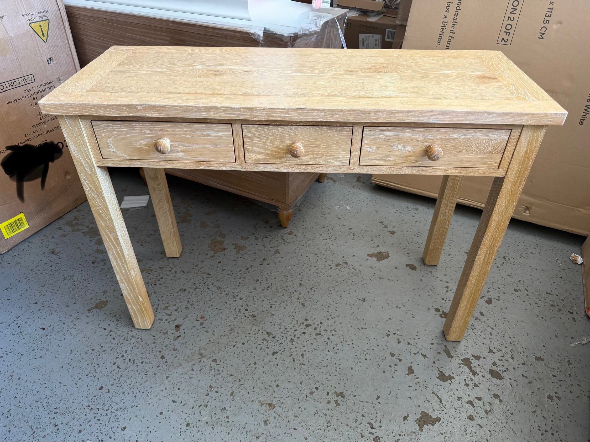 INGLESHAM WHITEWASH OAK
Console Desk Quality Furniture Clearance Ltd