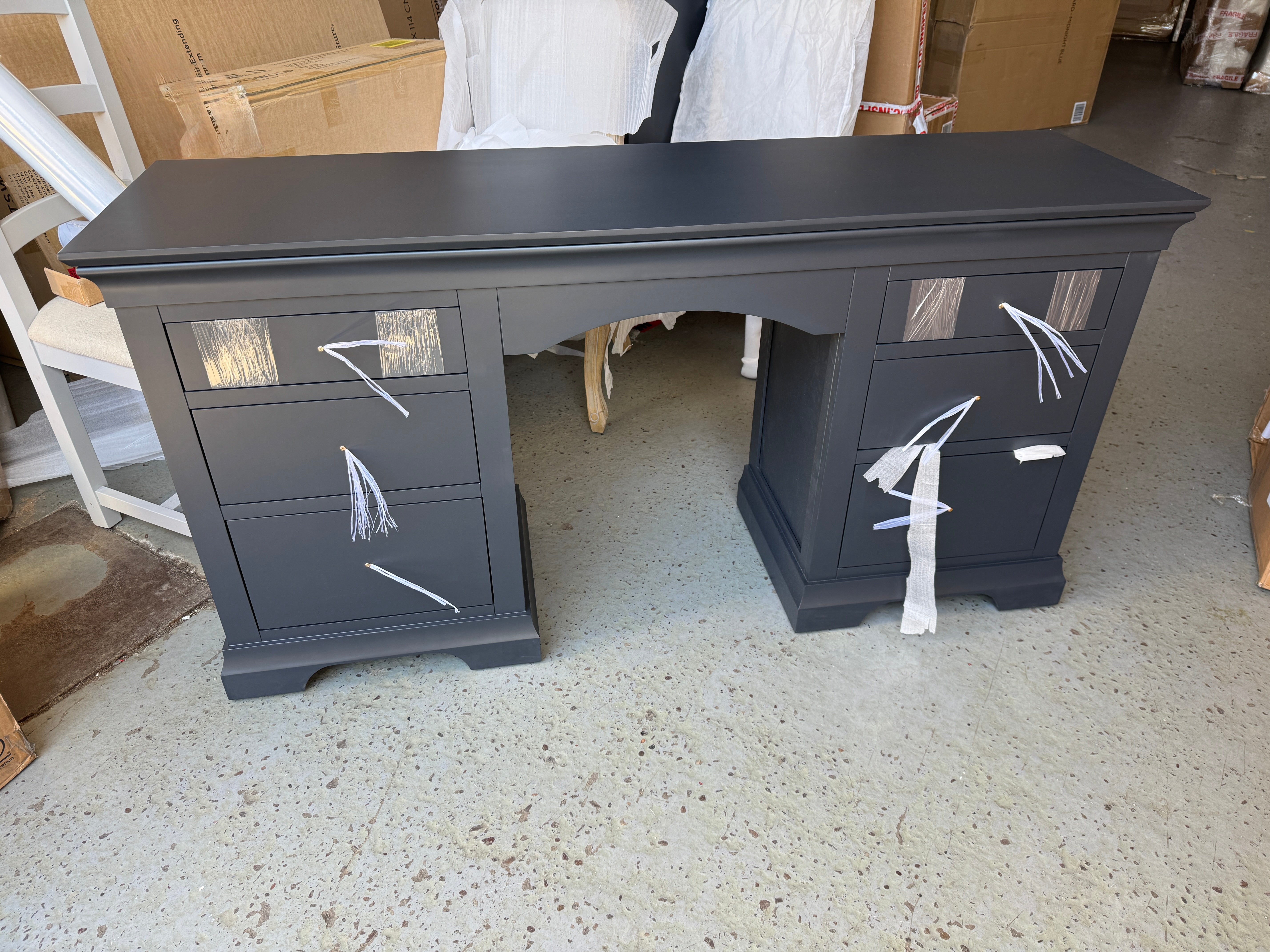 CHANTILLY DUSKY BLACK
Dressing Table Quality Furniture Clearance Ltd