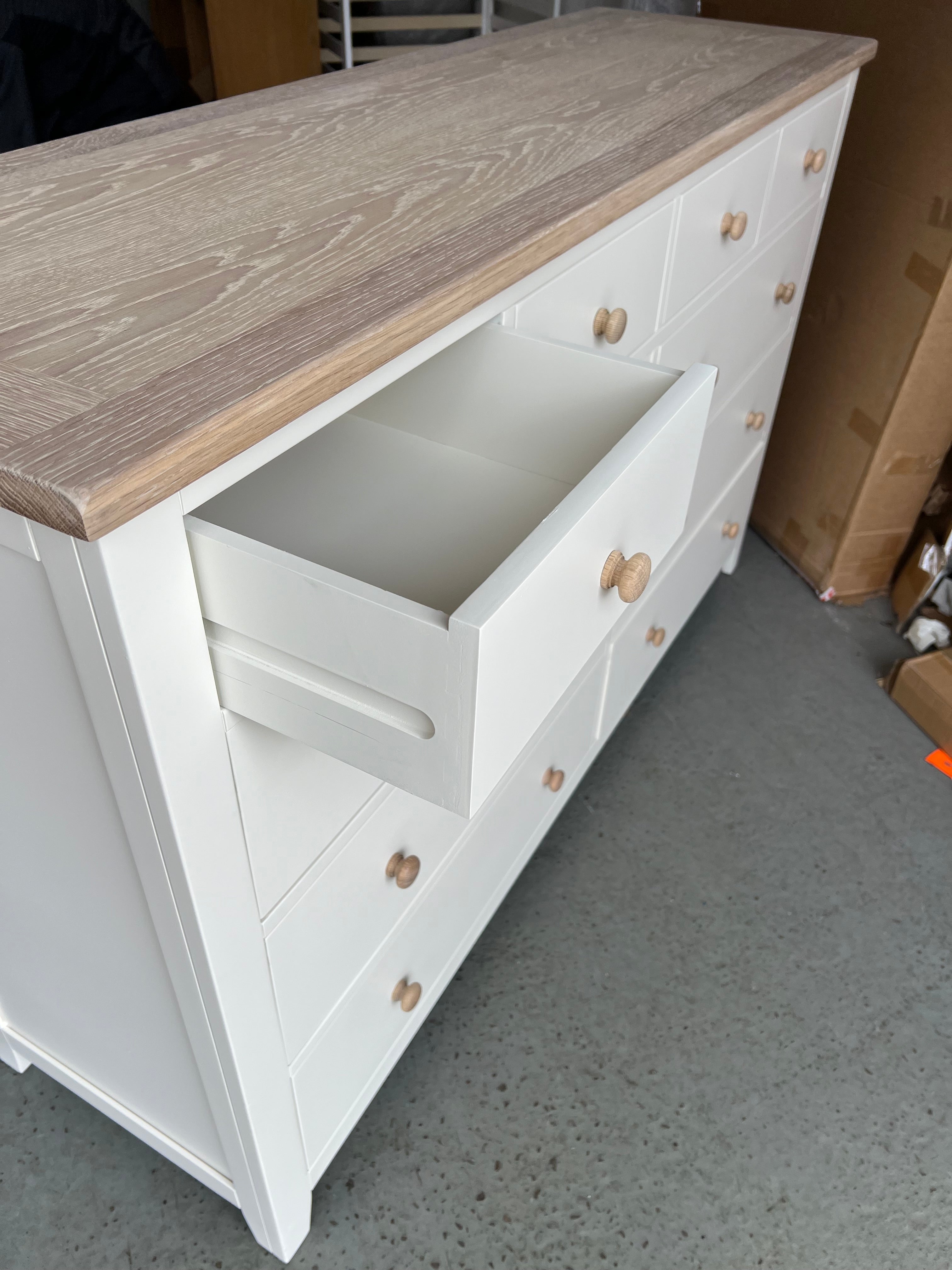 CHESTER CLASSIC CREAM
10 Drawer Chest Quality Furniture Clearance Ltd