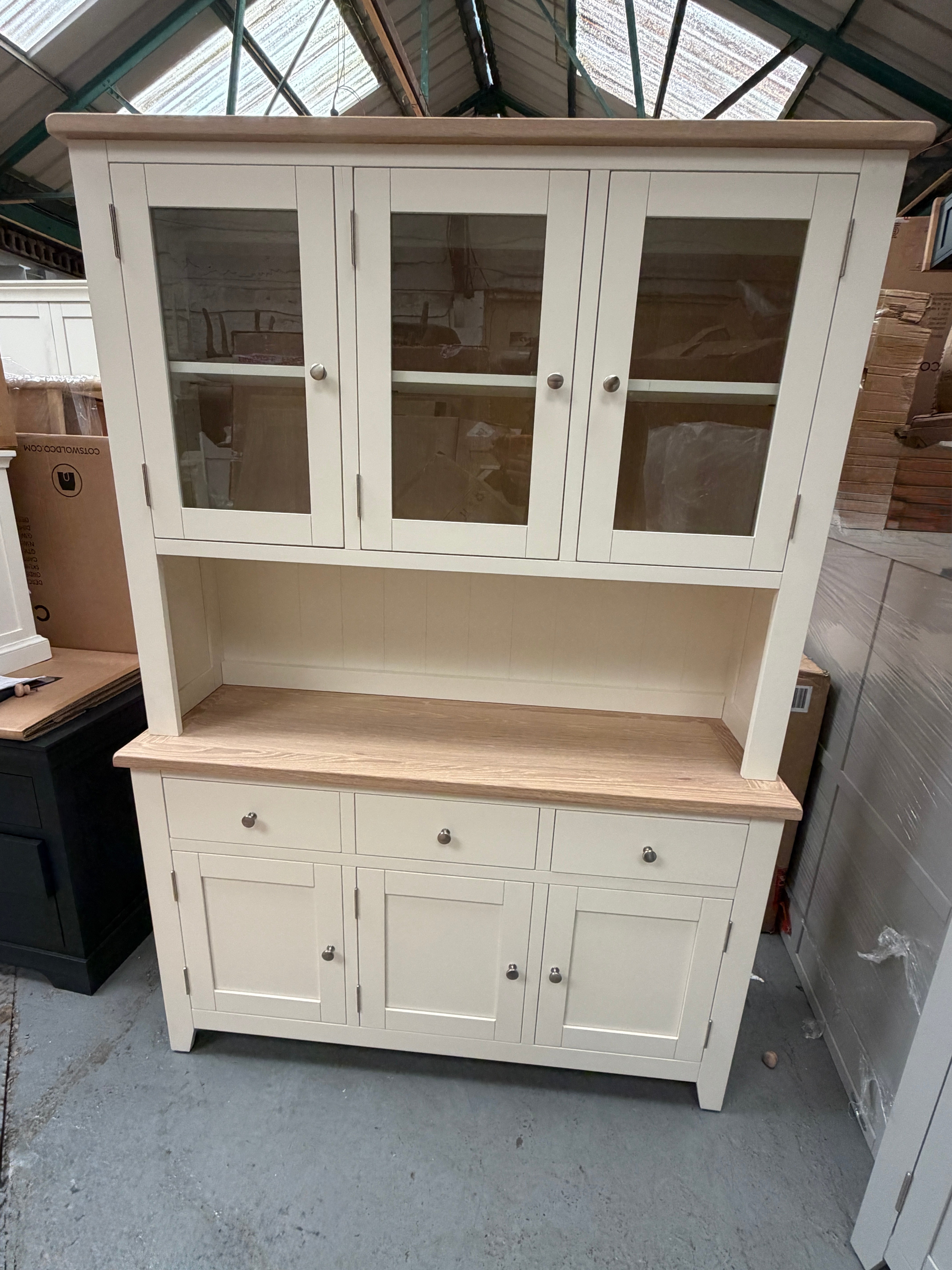 CHESTER CLASSIC CREAM
Large Dresser Quality Furniture Clearance Ltd