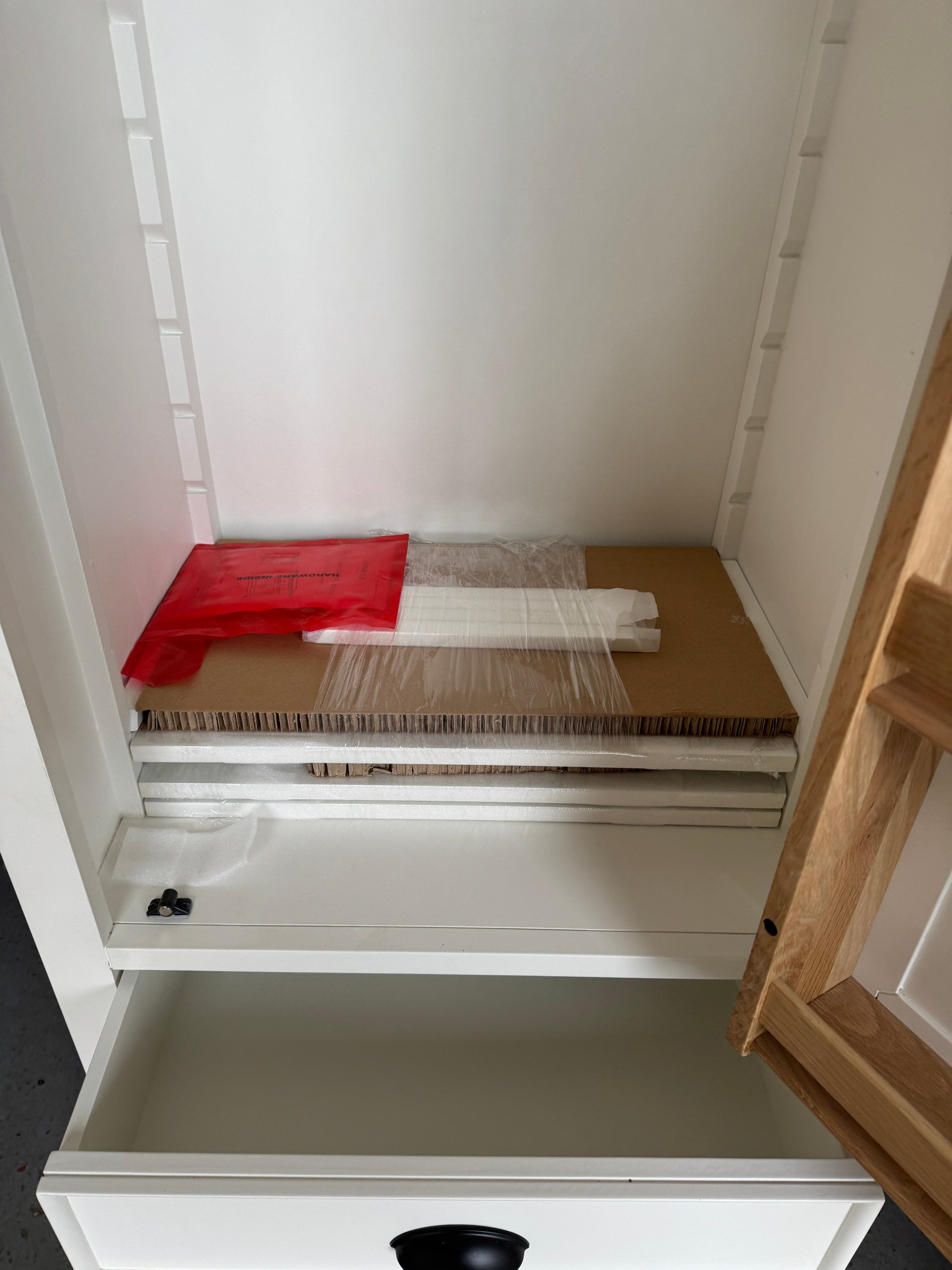 STOW WARM WHITE
Narrow Single Larder Quality Furniture Clearance Ltd