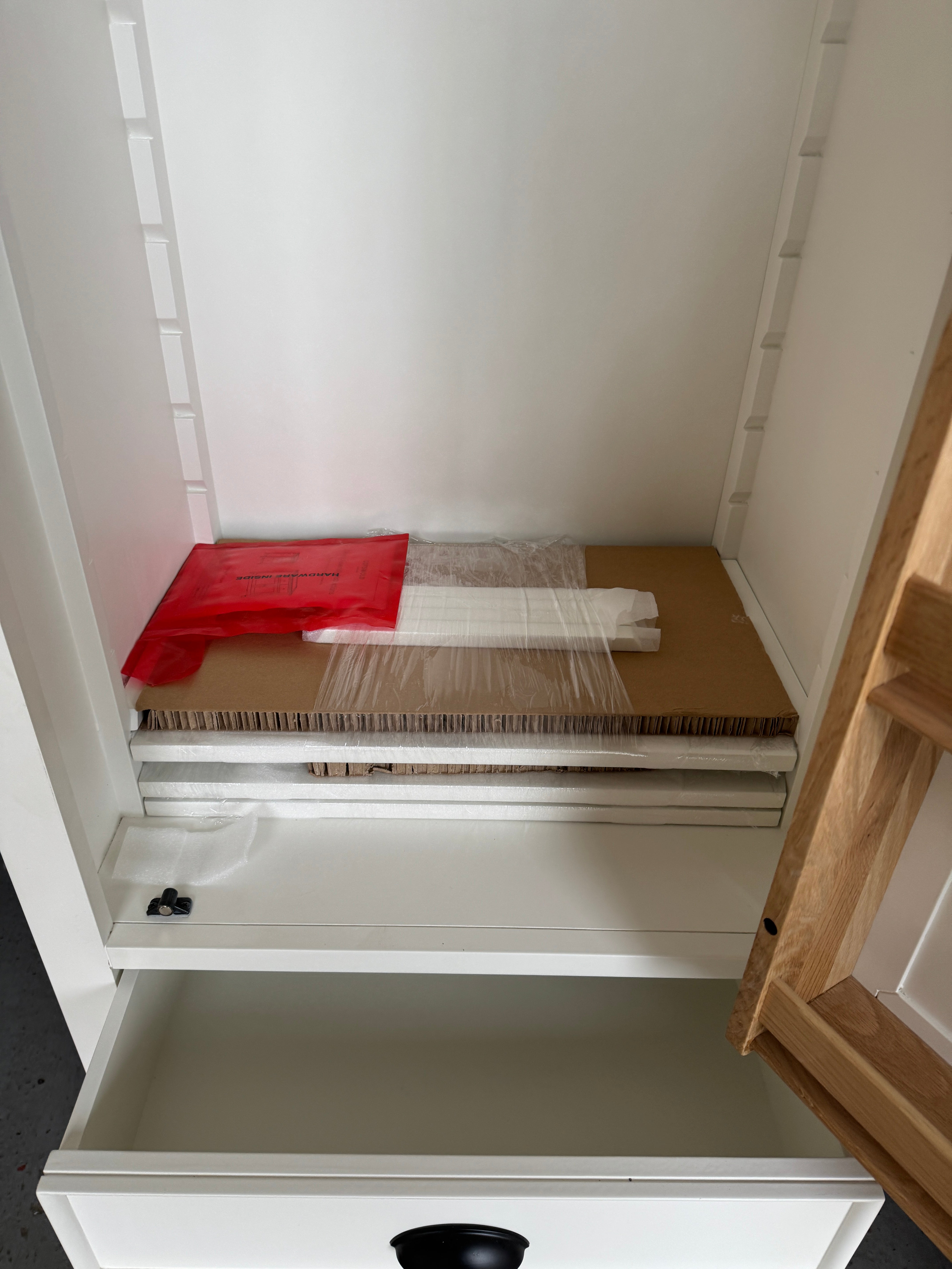 STOW WARM WHITE
Narrow Single Larder Quality Furniture Clearance Ltd