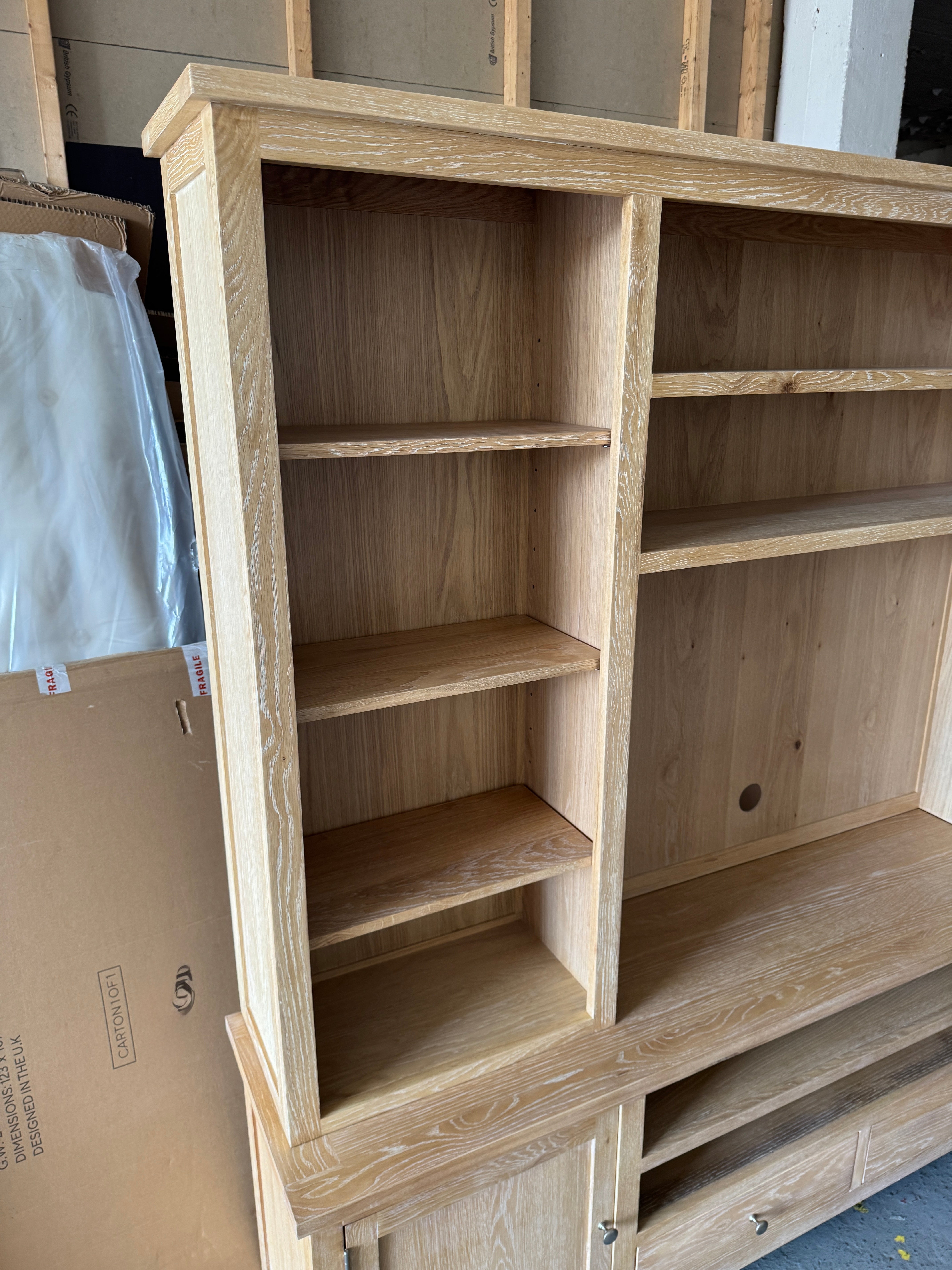 INGLESHAM WHITEWASH OAK
TV and Media Storage Unit Quality Furniture Clearance Ltd