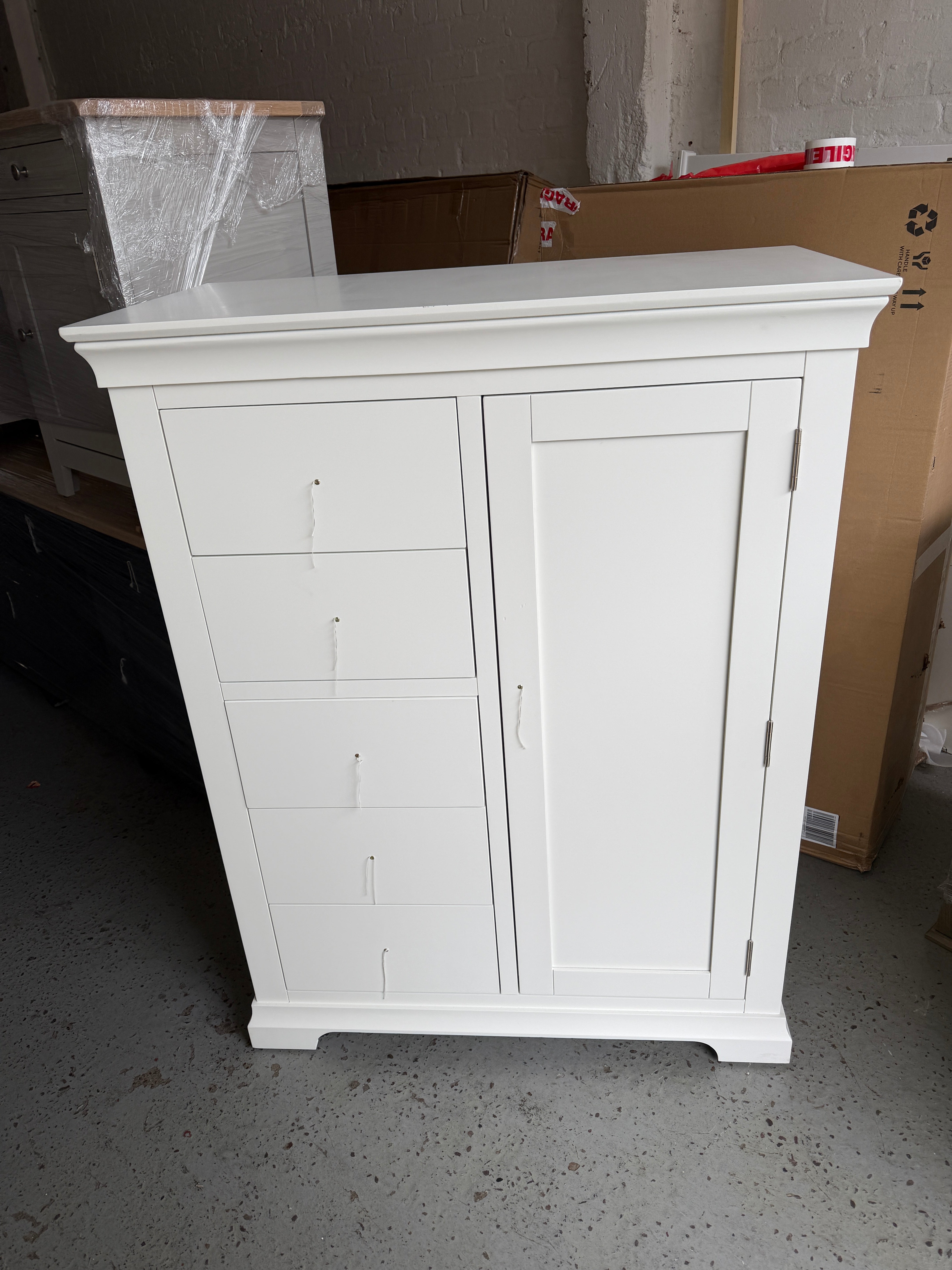 CHANTILLY WARM WHITE
Combination Wardrobe Quality Furniture Clearance Ltd