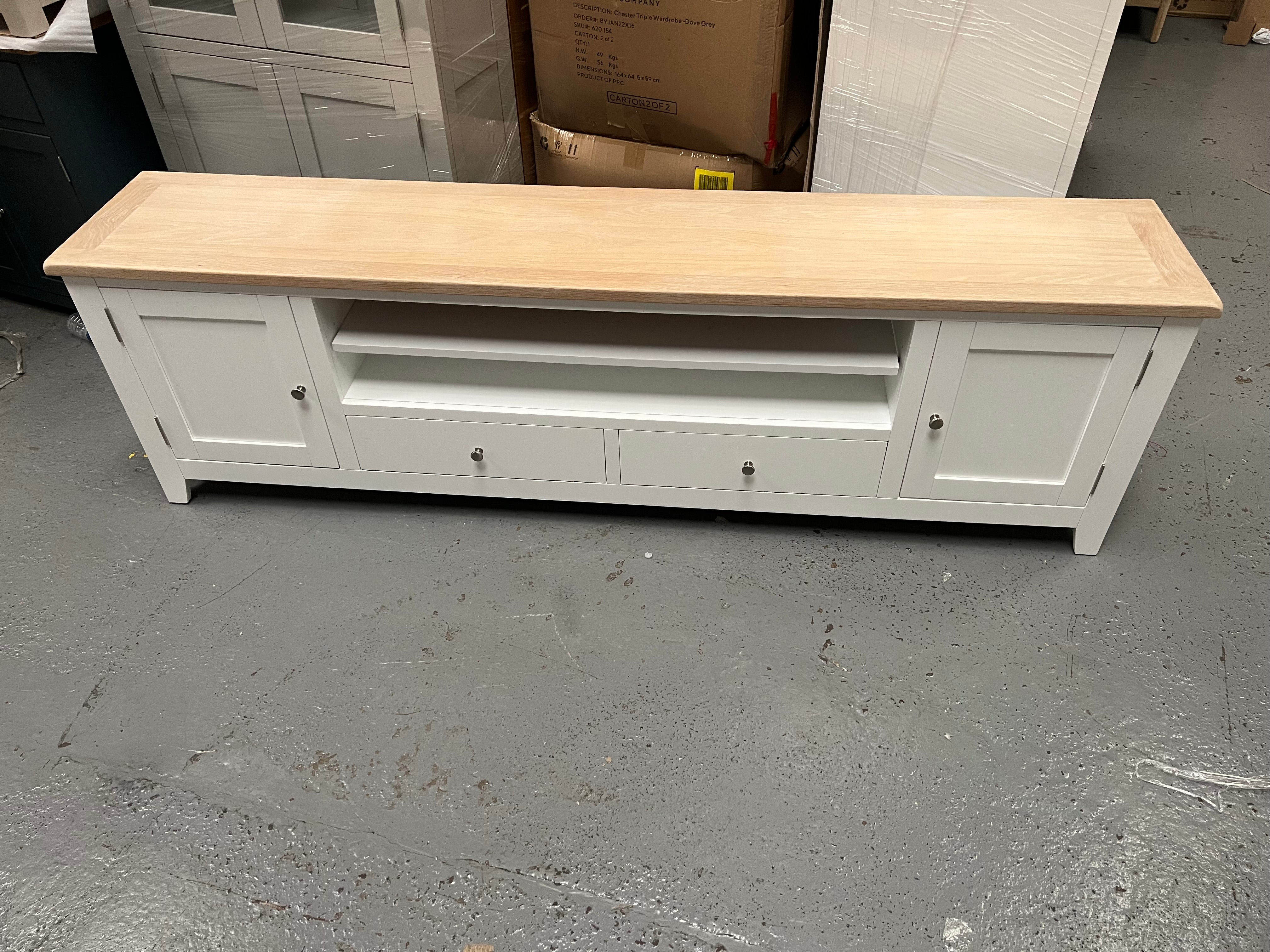 CHESTER PURE WHITE
XXL TV Stand up to 90" Quality Furniture Clearance Ltd
