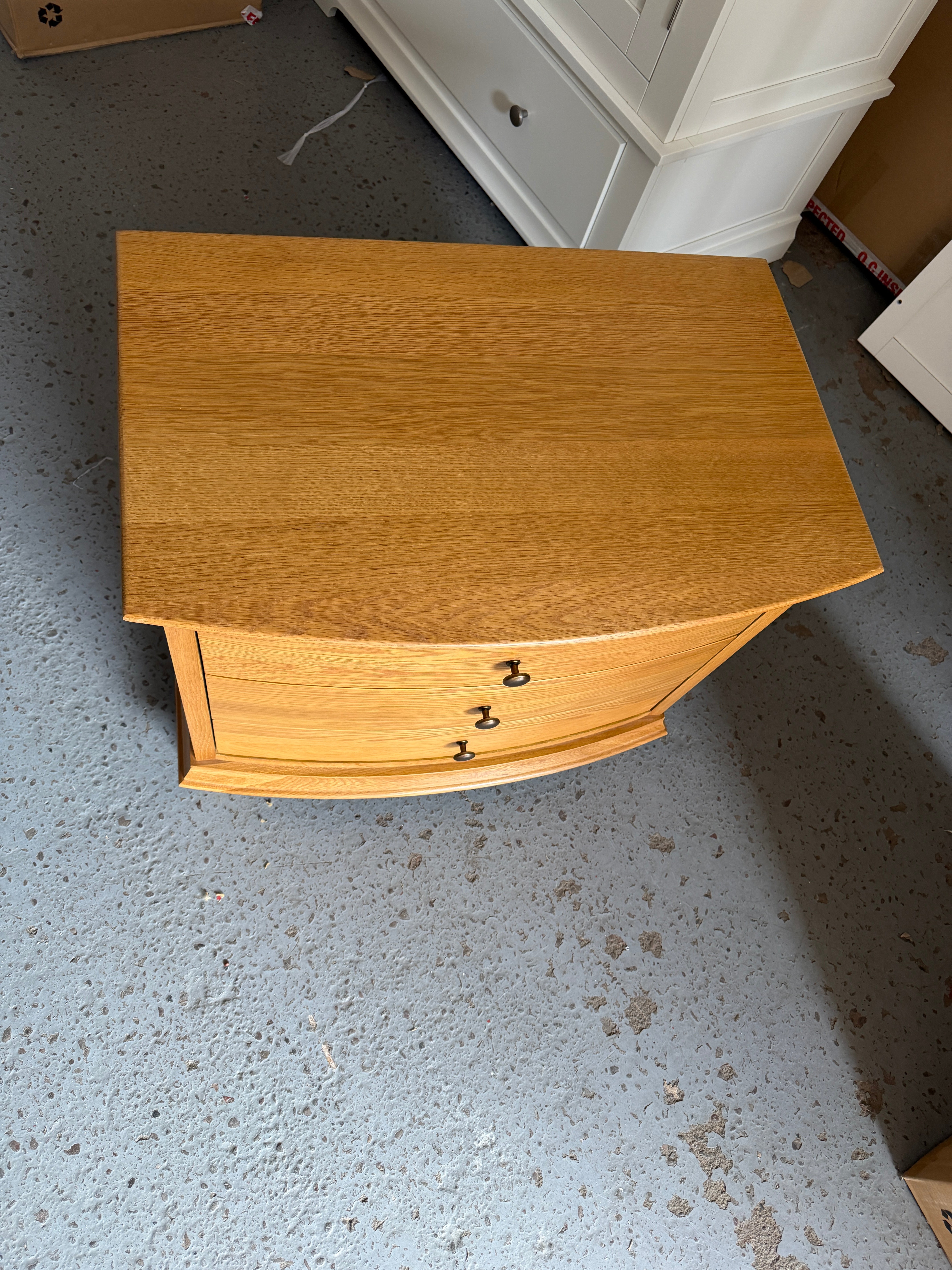 WINCHCOMBE OILED OAK
3 Drawer Wide Bedside Quality Furniture Clearance Ltd