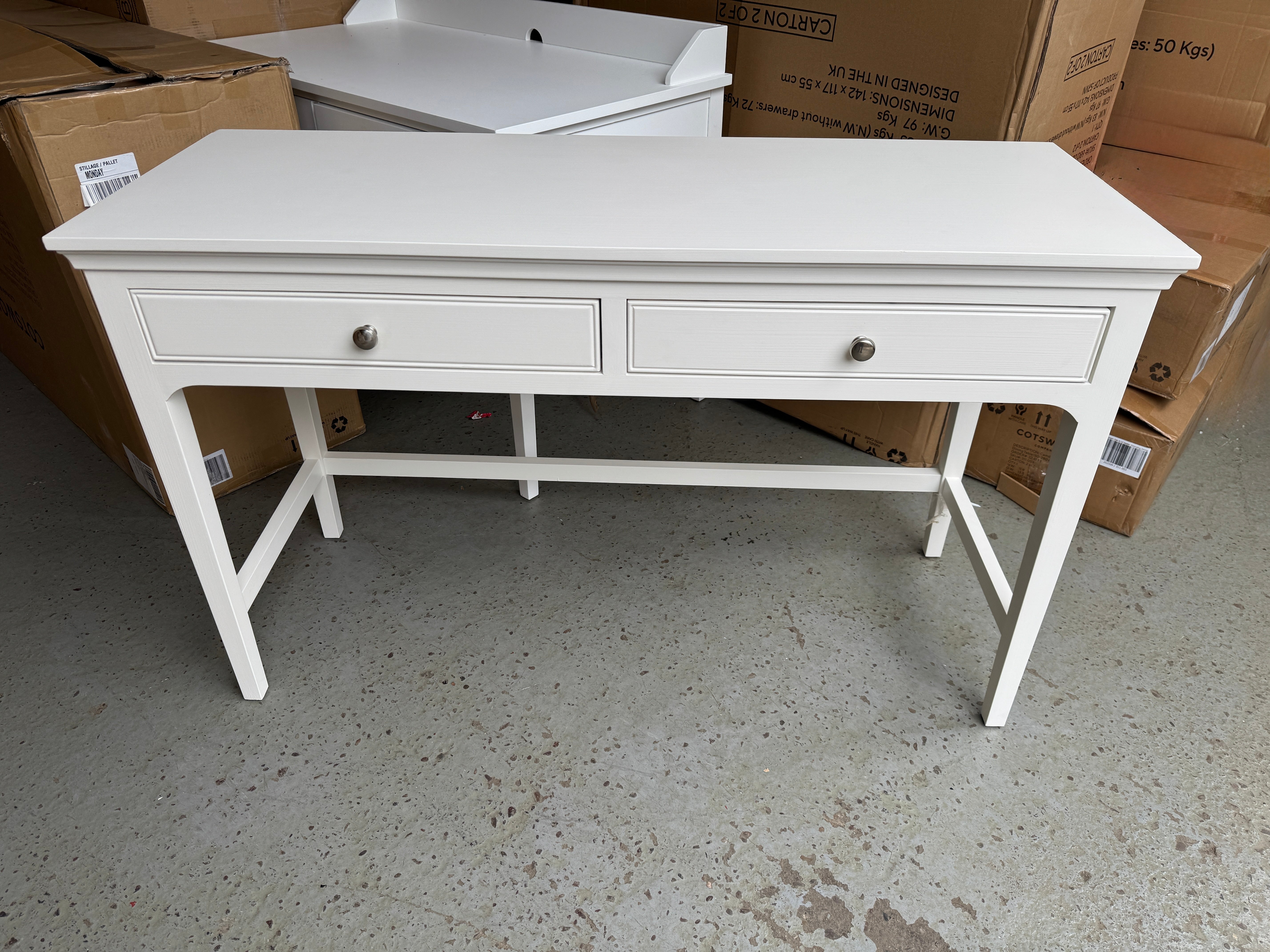 FAIRFORD SOFT WHITE
Dressing Table Quality Furniture Clearance Ltd