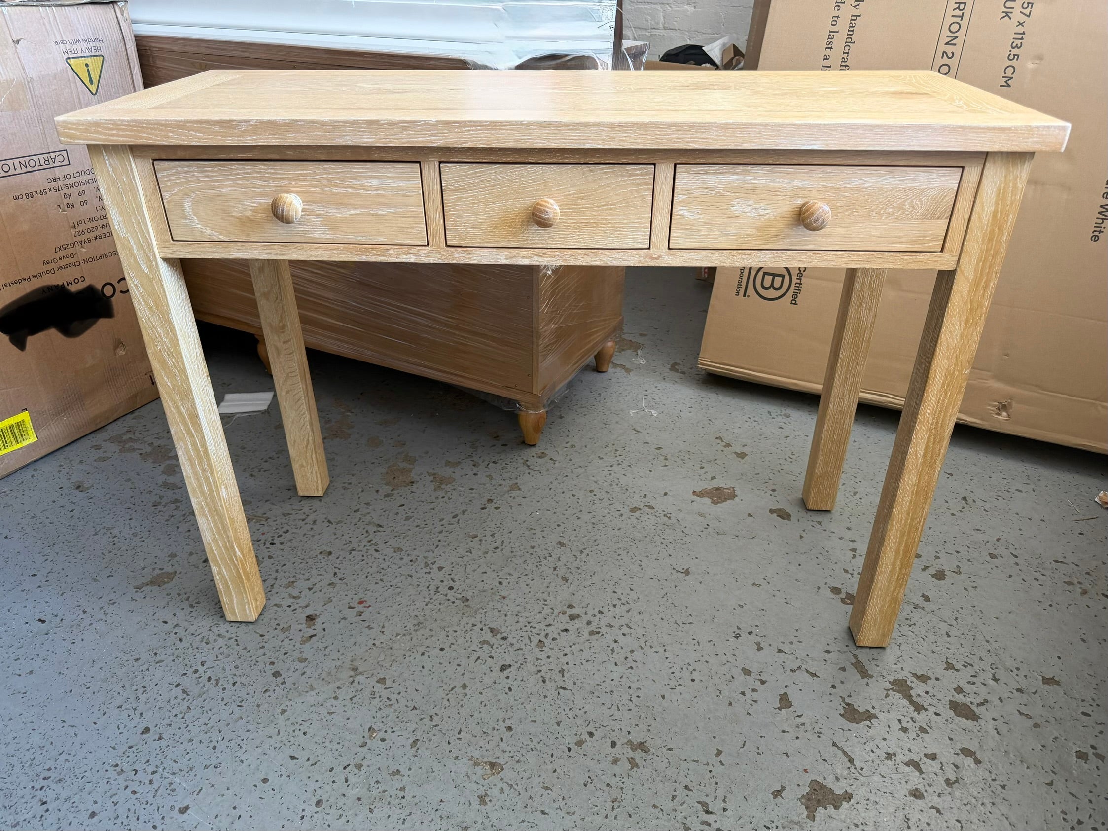 INGLESHAM WHITEWASH OAK
Console Desk Quality Furniture Clearance Ltd