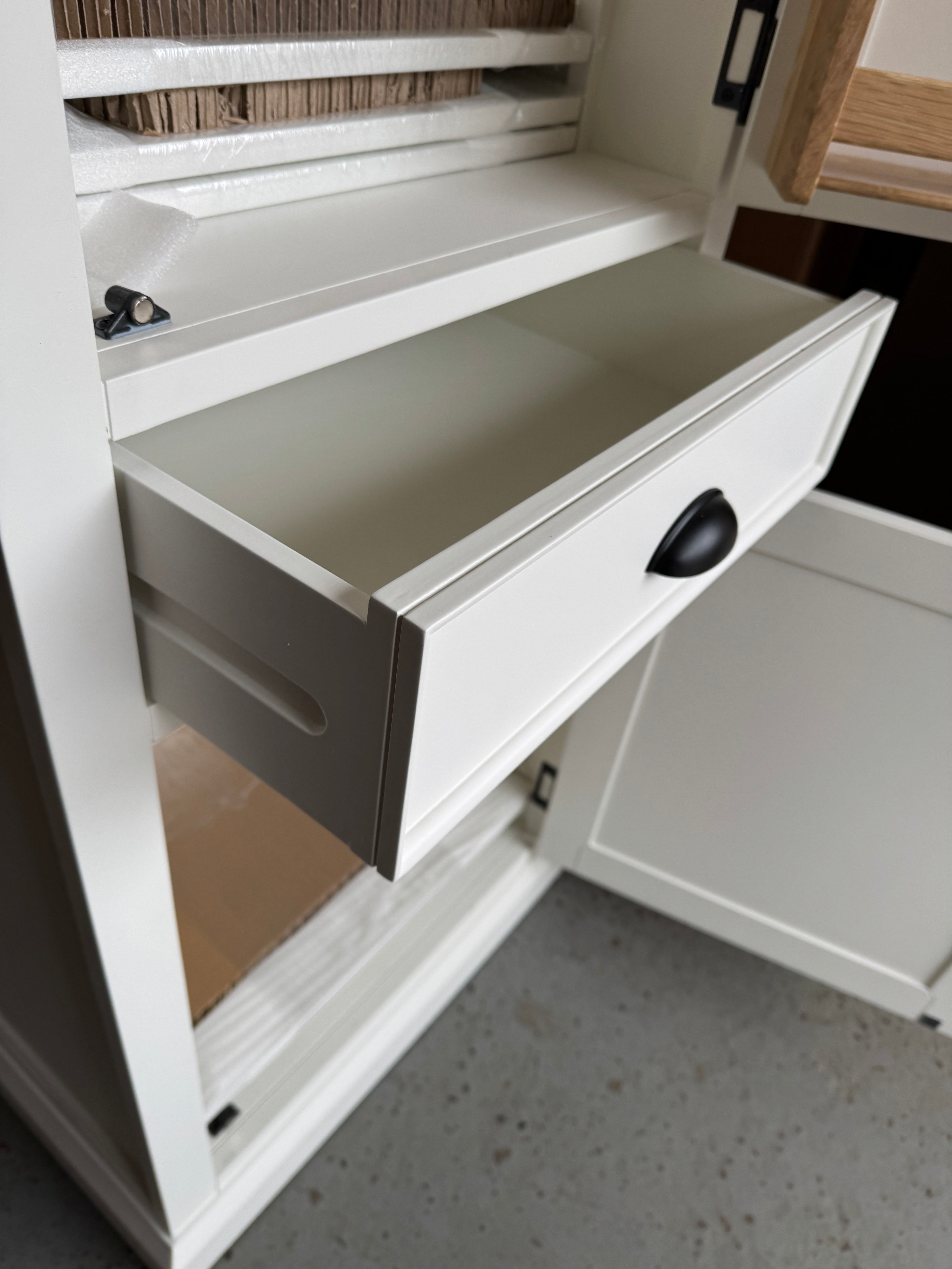 STOW WARM WHITE
Narrow Single Larder Quality Furniture Clearance Ltd