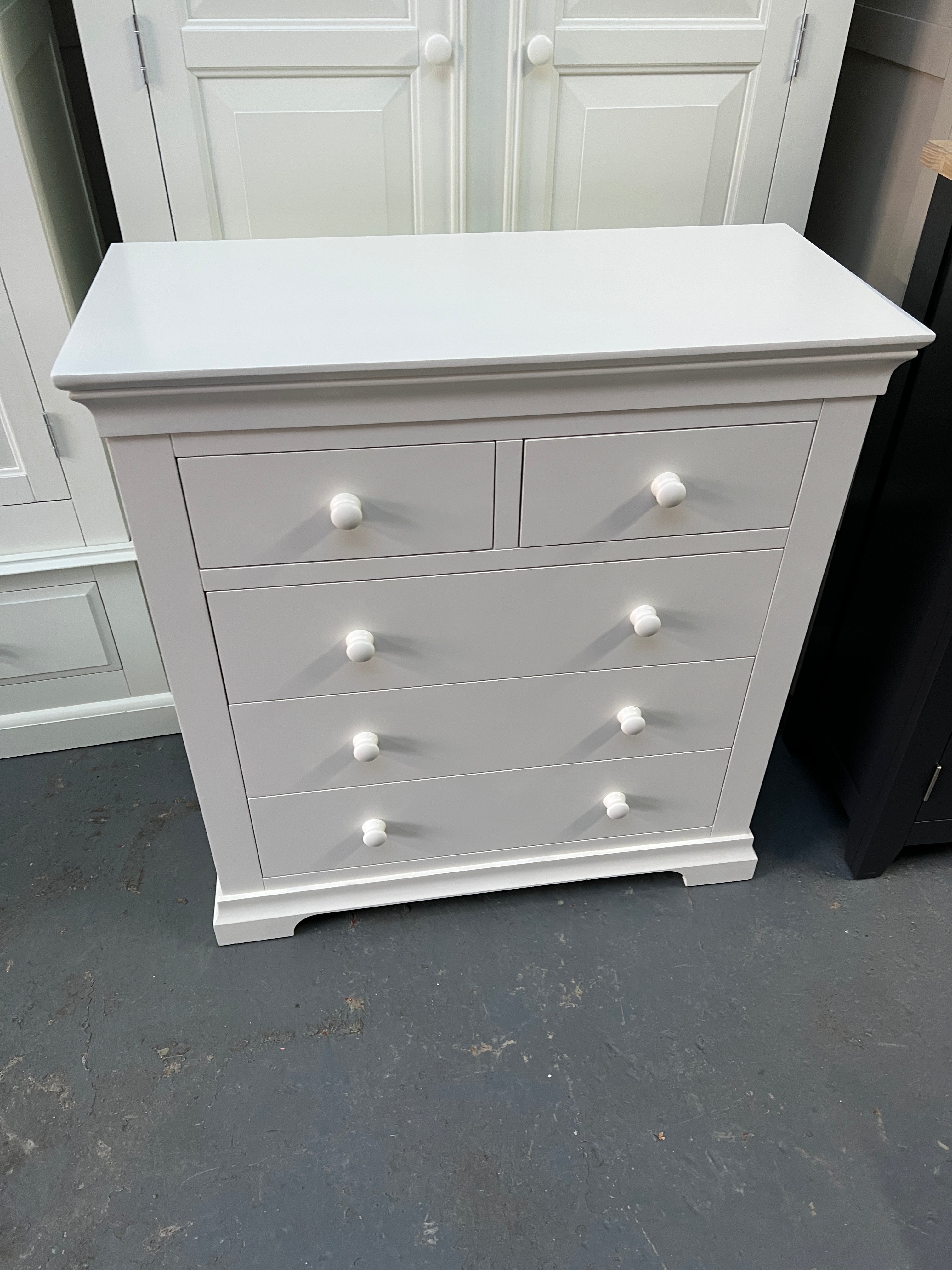 CHANTILLY WARM WHITE
5 Drawer Chest furniture delivered