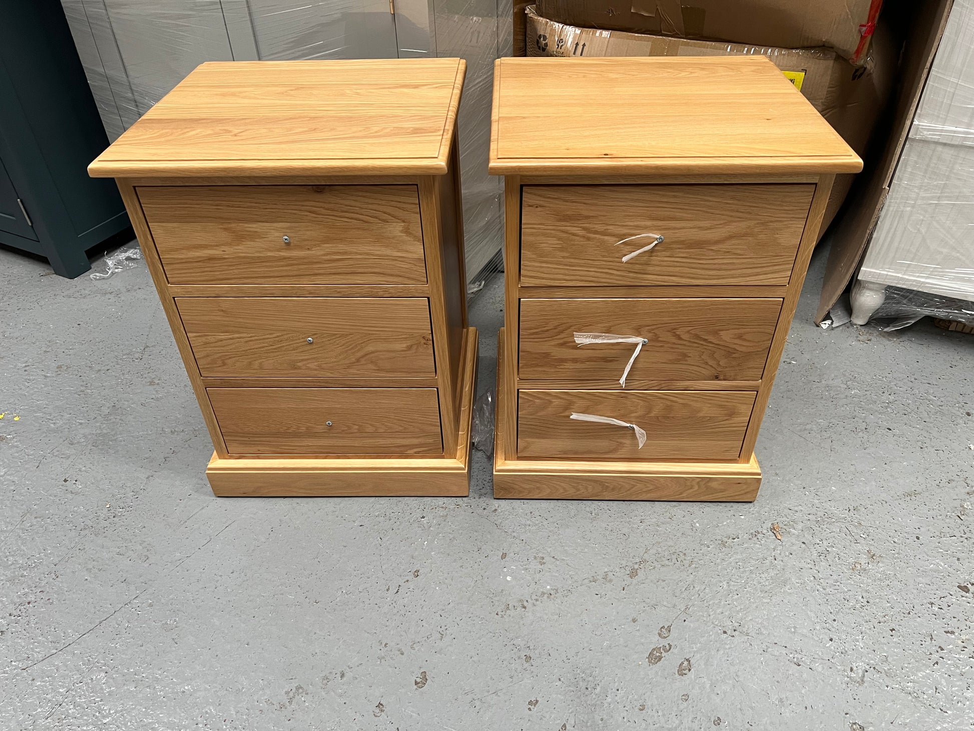 Set of 2 APPLEBY LIGHT OAK 3 Drawer Bedside Tables Quality Furniture Clearance Ltd