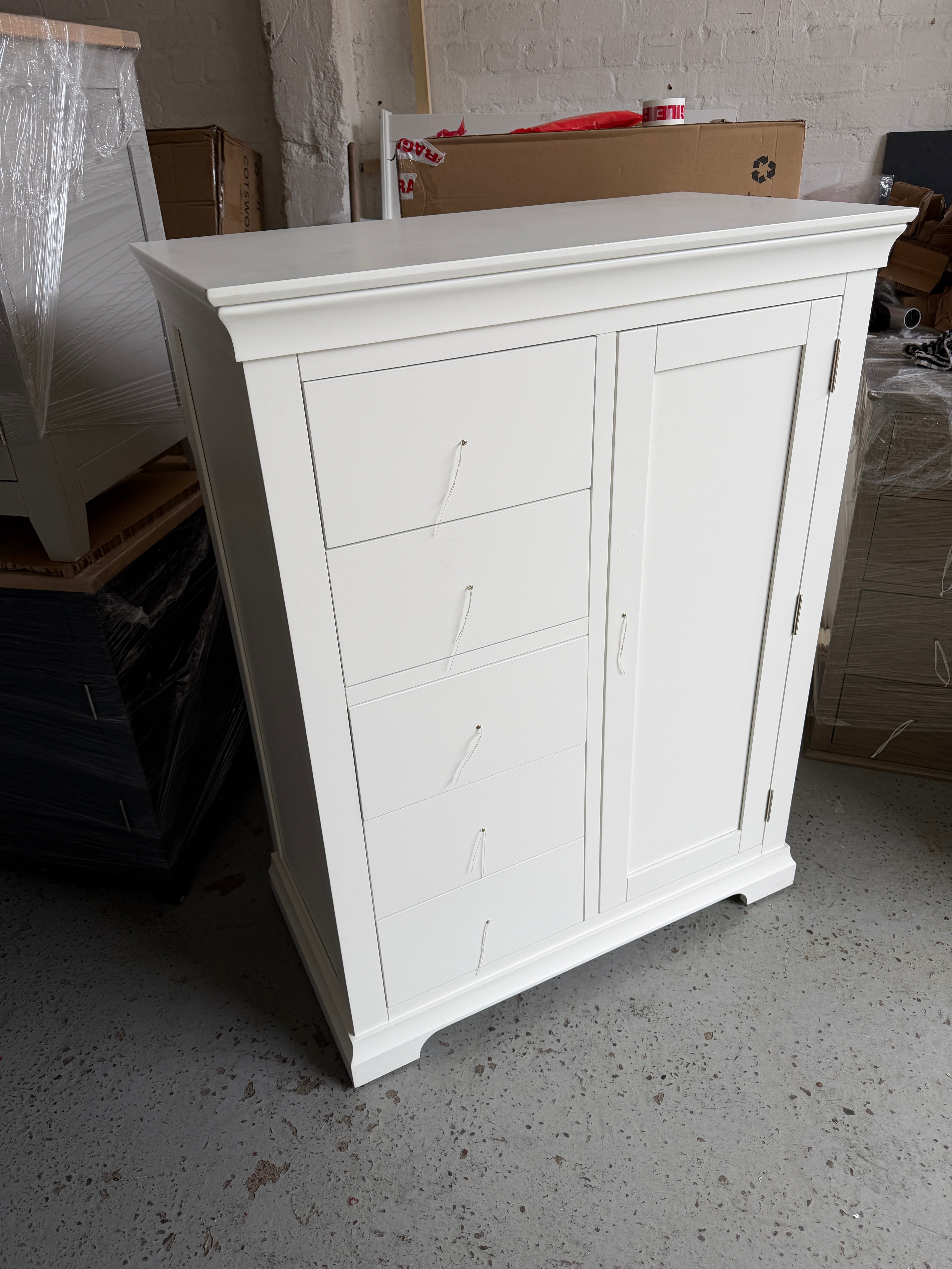 CHANTILLY WARM WHITE
Combination Wardrobe Quality Furniture Clearance Ltd