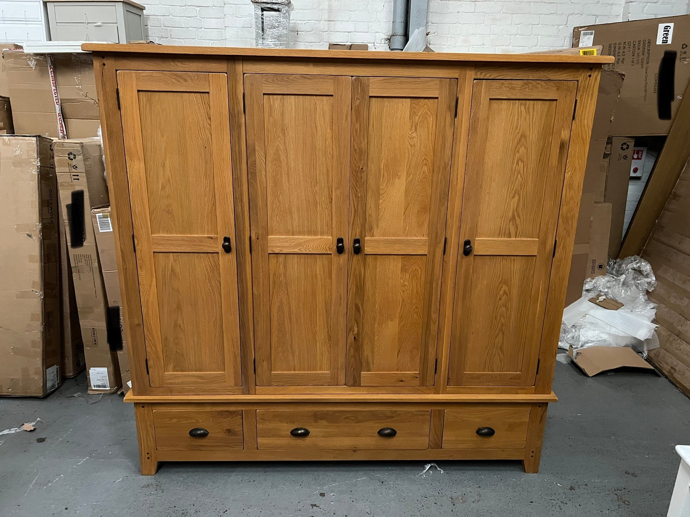 OAKLAND RUSTIC OAK
Four Door Wardrobe Quality Furniture Clearance Ltd