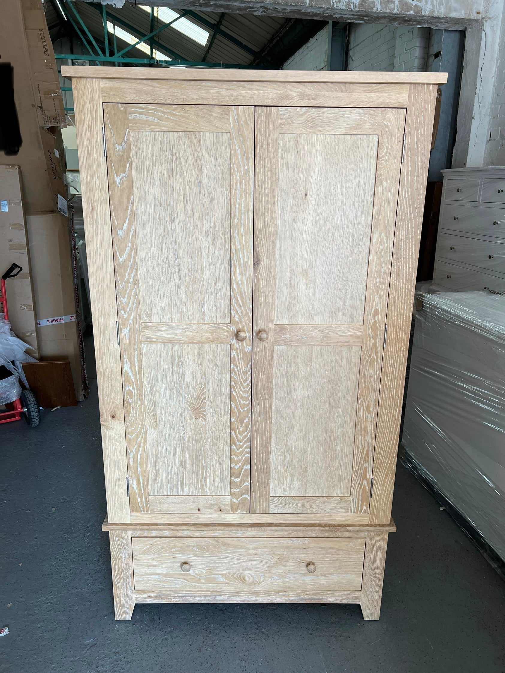 INGLESHAM WHITEWASH OAK
Double Wardrobe Quality Furniture Clearance Ltd