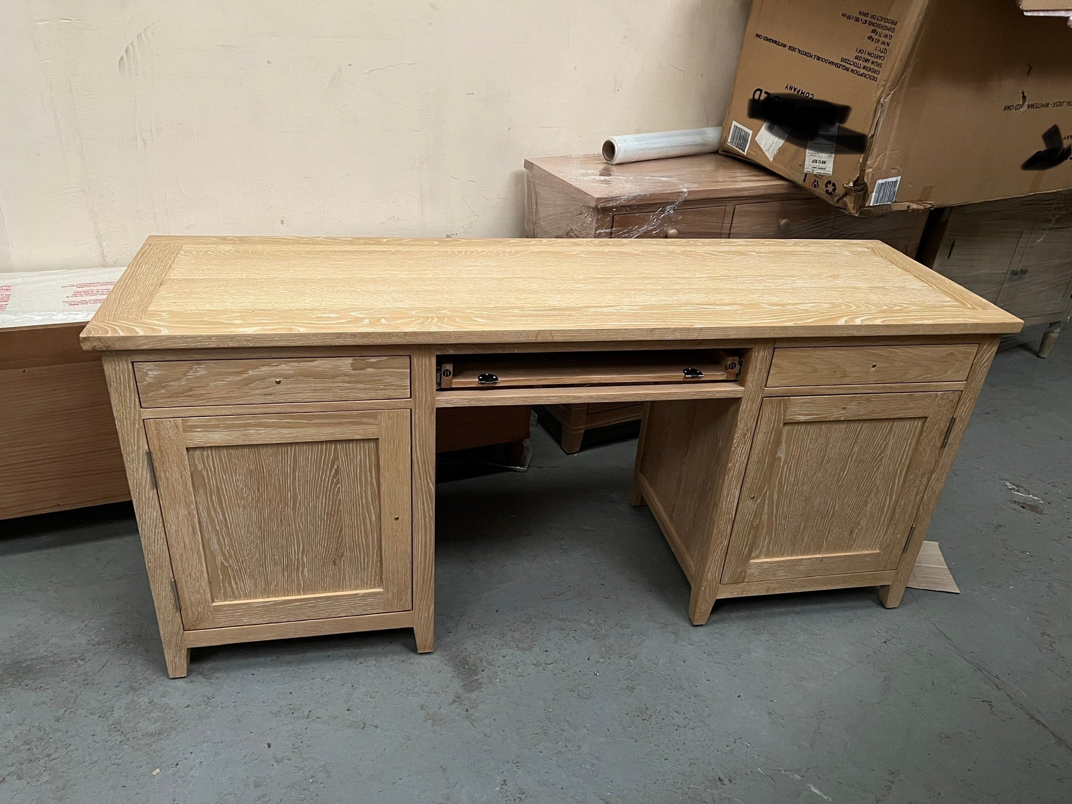 INGLESHAM WHITEWASH OAK
Double Pedestal Desk Quality Furniture Clearance Ltd