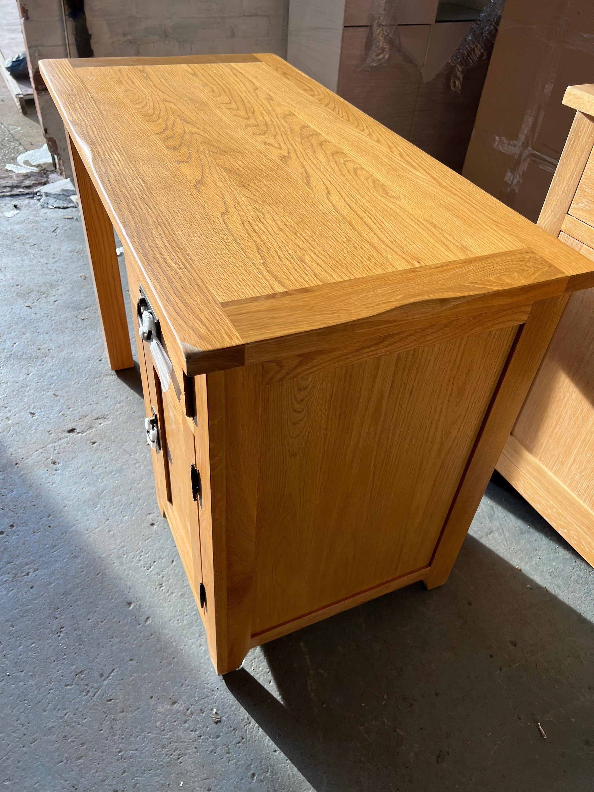 Oakland Rustic Oak Single Pedestal Desk Quality Furniture Clearance Ltd